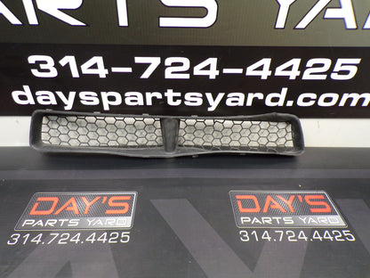 2008 2009 Pontiac G8 GXP Lower Bumper Grille 92213341 OEM - Day's Parts Yard