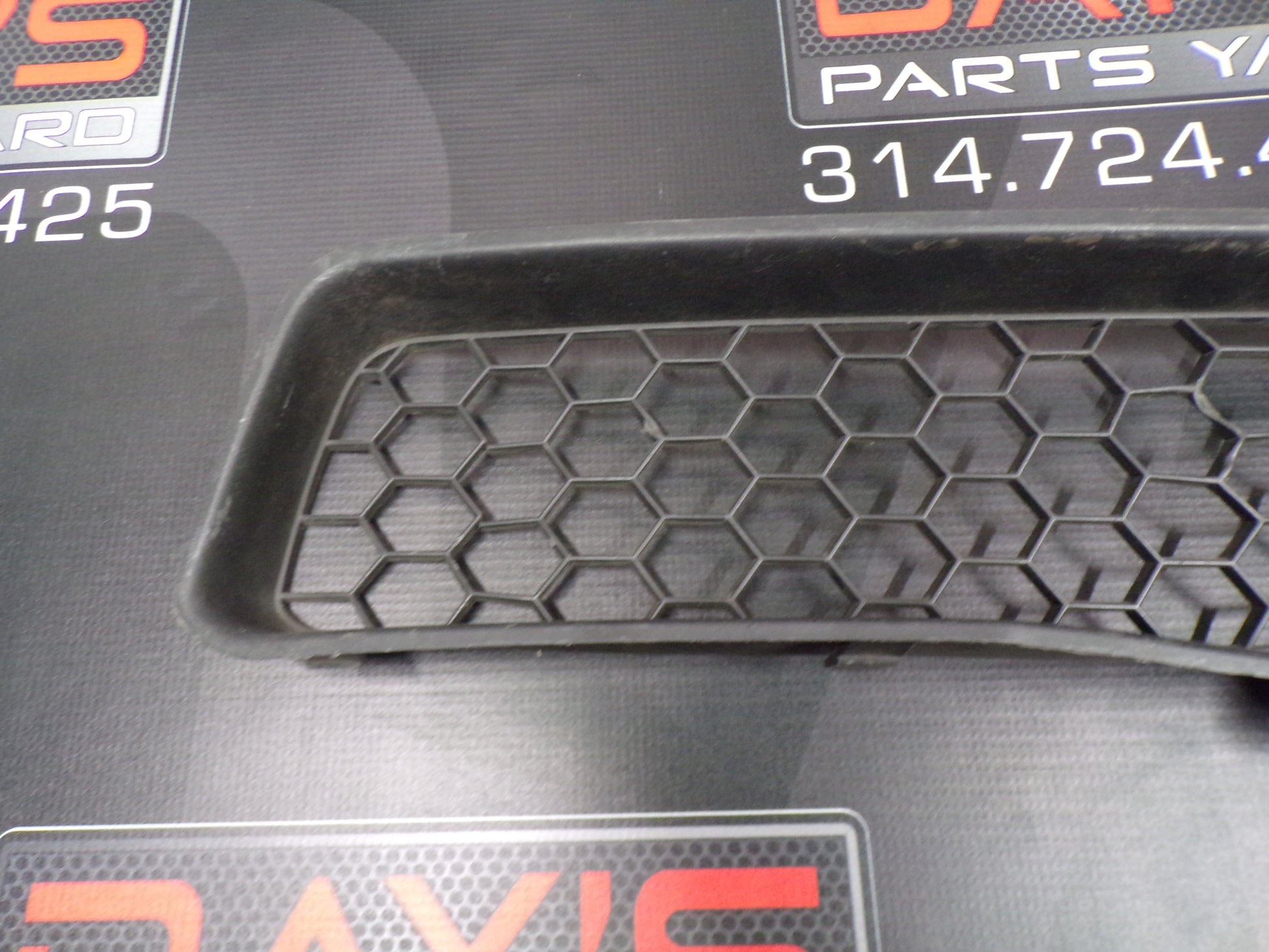 2008 2009 Pontiac G8 GXP Lower Bumper Grille 92213341 OEM - Day's Parts Yard