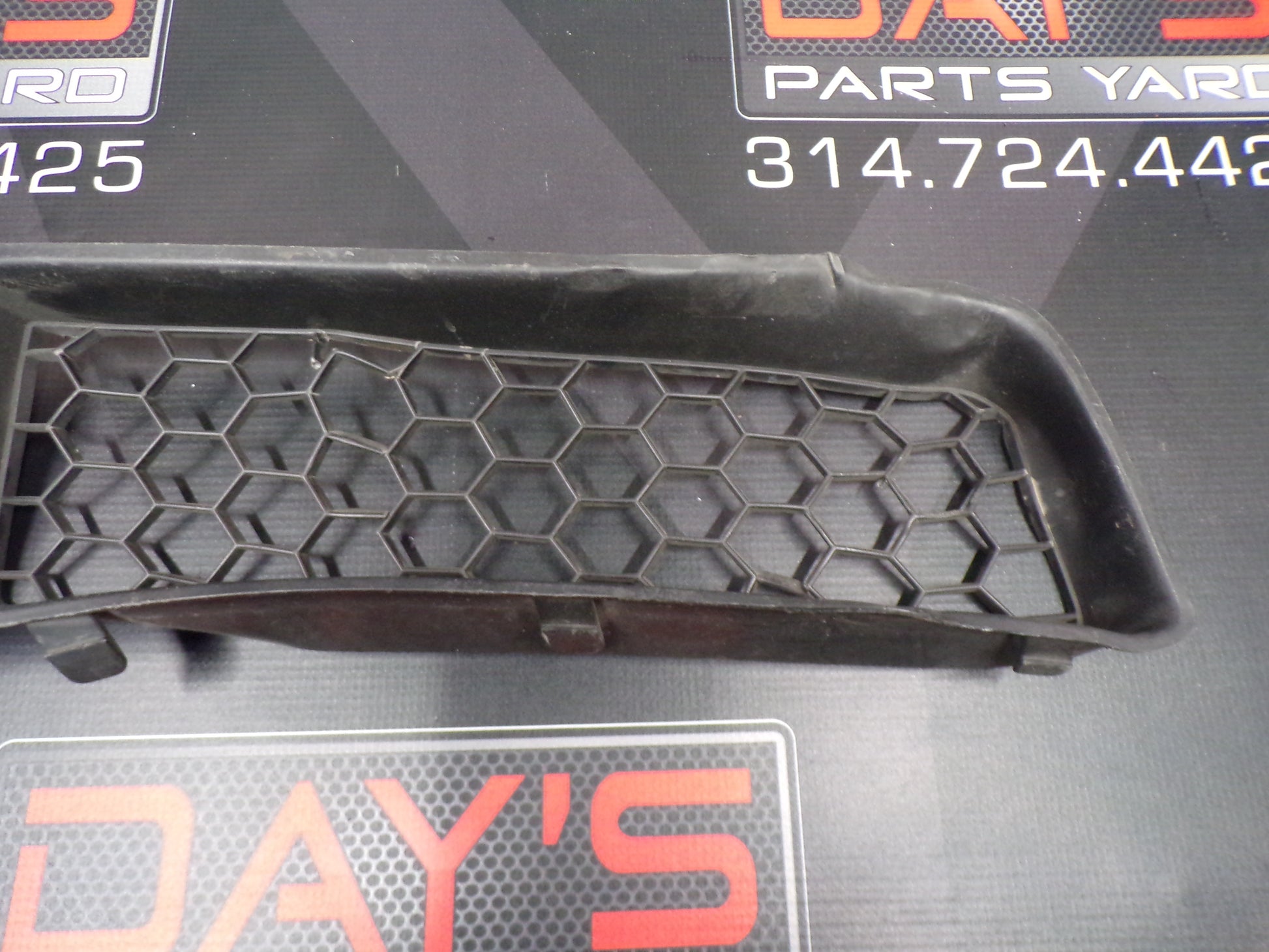 2008 2009 Pontiac G8 GXP Lower Bumper Grille 92213341 OEM - Day's Parts Yard