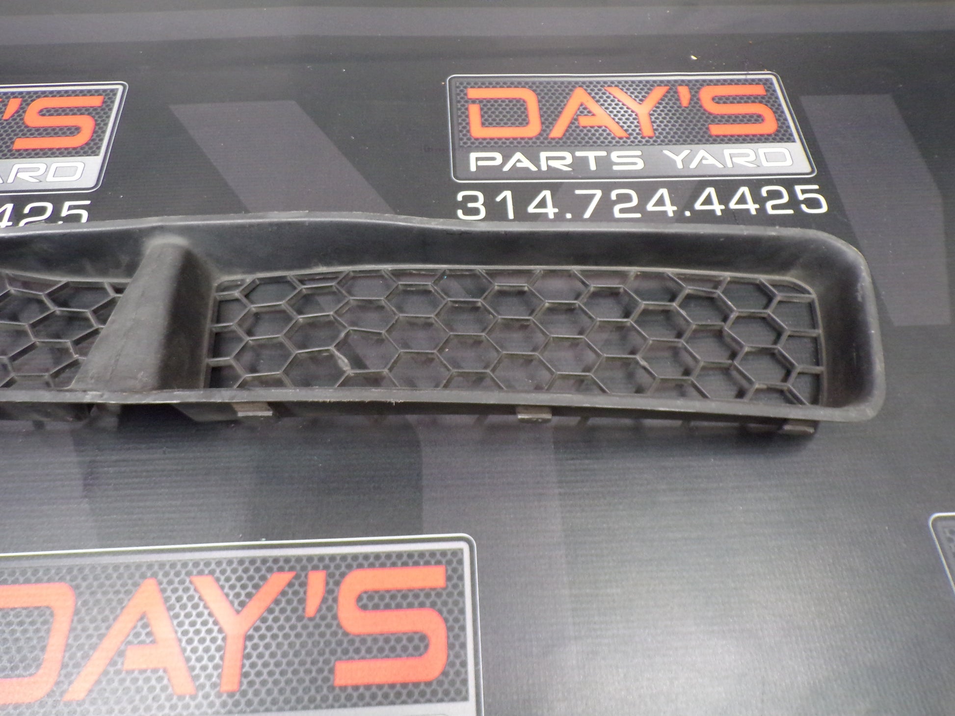 2008 2009 Pontiac G8 GXP Lower Bumper Grille 92213341 OEM - Day's Parts Yard