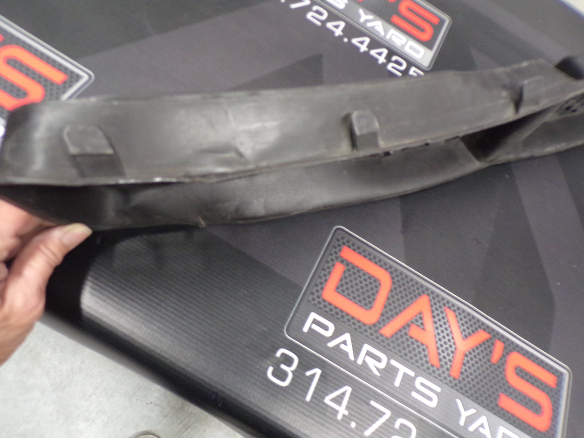 2008 2009 Pontiac G8 GXP Lower Bumper Grille 92213341 OEM - Day's Parts Yard