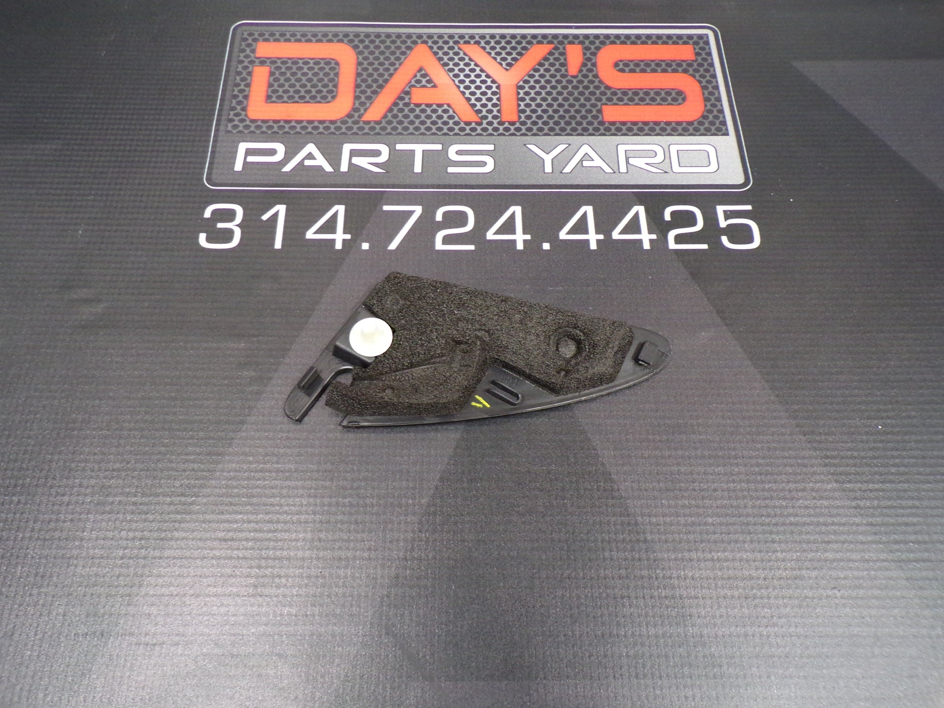 2008-2009 Pontiac G8 Interior Mirror Bolt Cover RH OEM - Day's Parts Yard