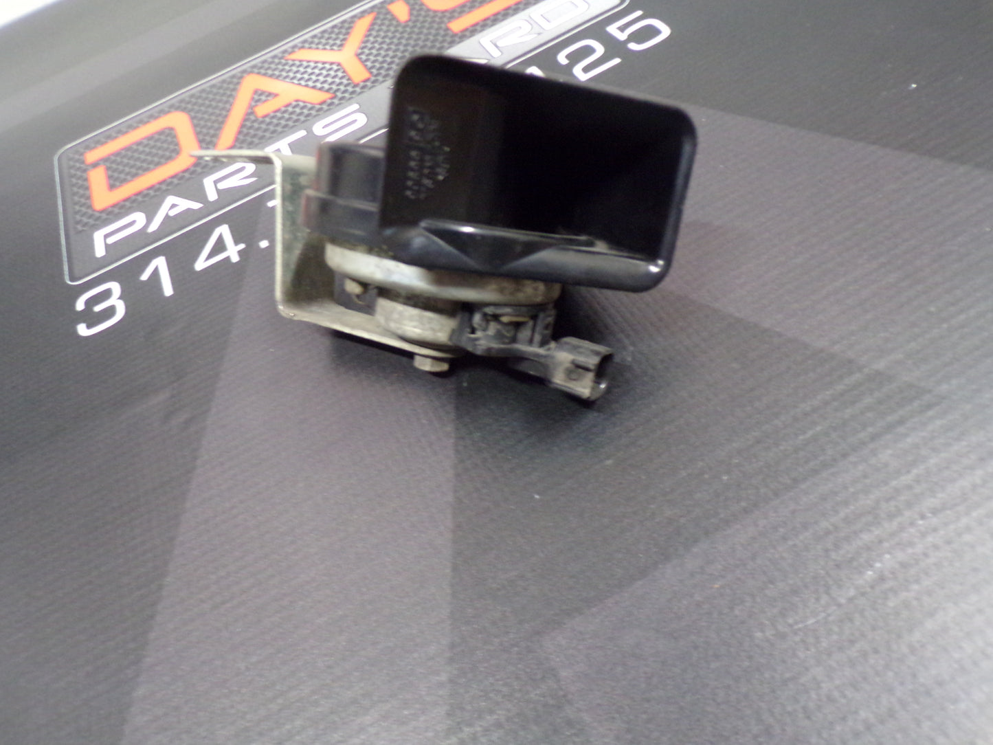 2008-2009 Pontiac G8 Horn 92199555 OEM - Day's Parts Yard