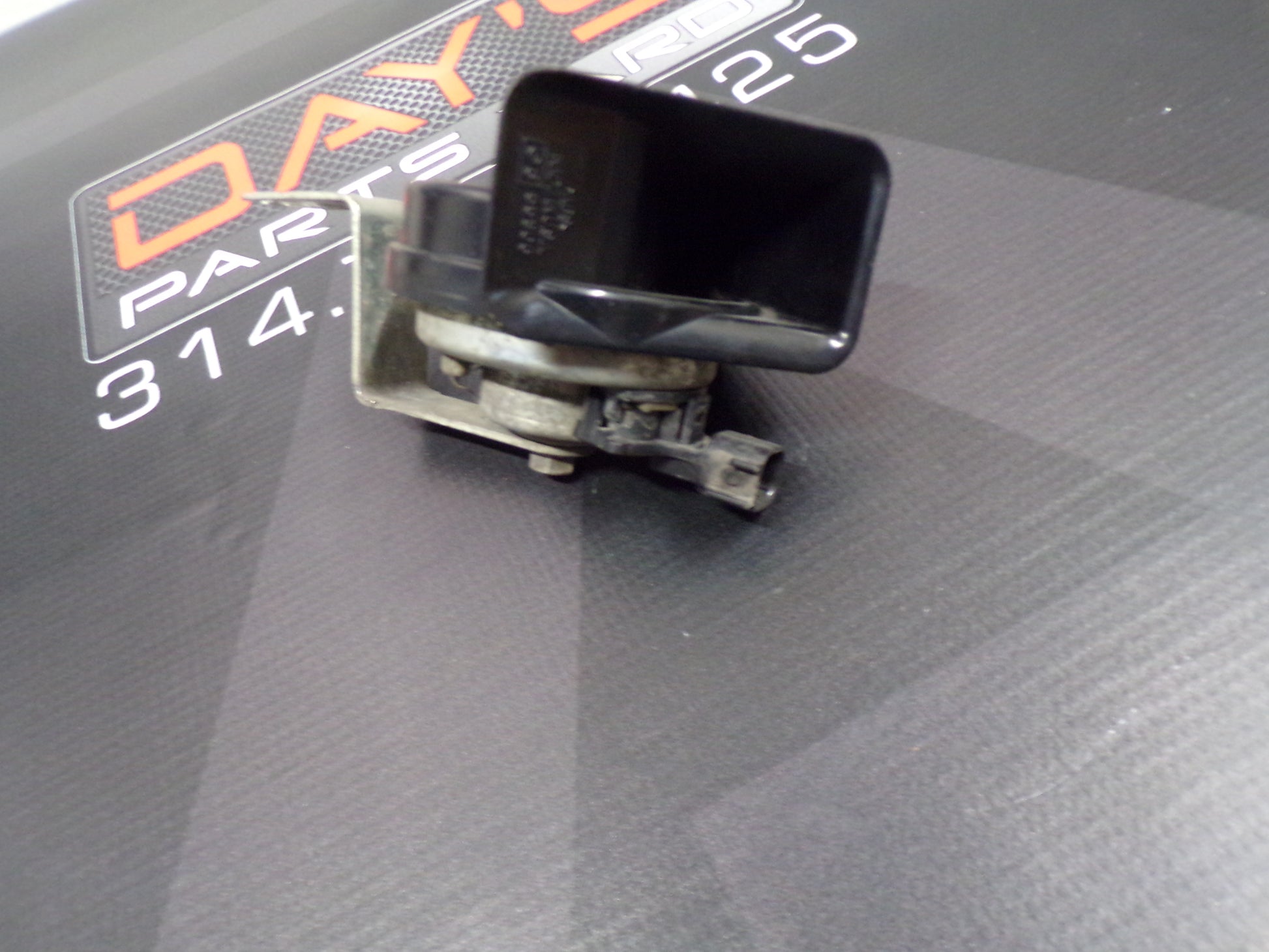 2008-2009 Pontiac G8 Horn 92199555 OEM - Day's Parts Yard