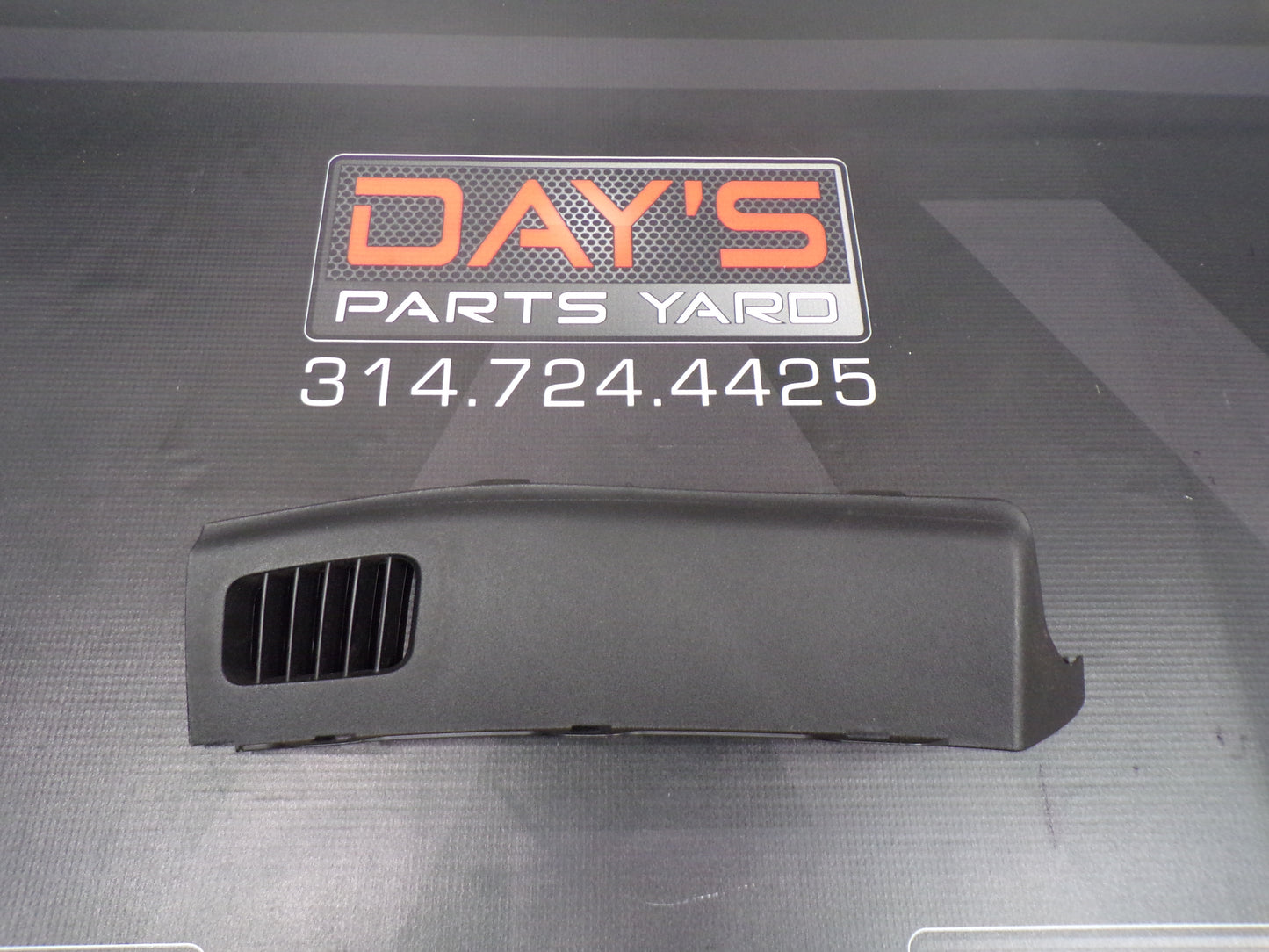 2008-2009 Pontiac G8 Dash End Cap Trim Vent RH  92221868 OEM - Day's Parts Yard