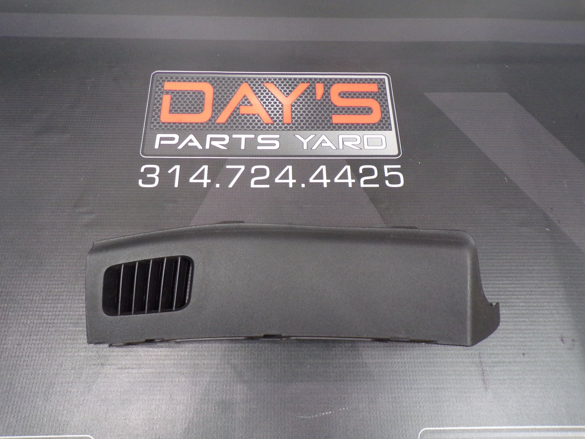 2008-2009 Pontiac G8 Dash End Cap Trim Vent RH  92221868 OEM - Day's Parts Yard