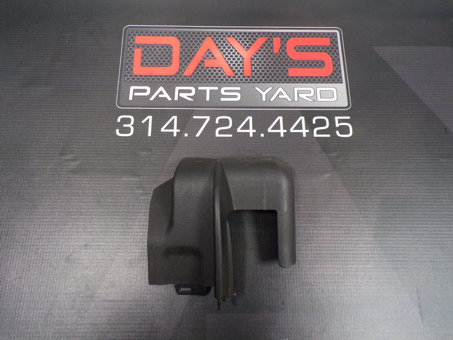 2004-2006 Pontiac GTO RH Seat Track Cover Trim 92211694 / 92156000 OEM - Day's Parts Yard