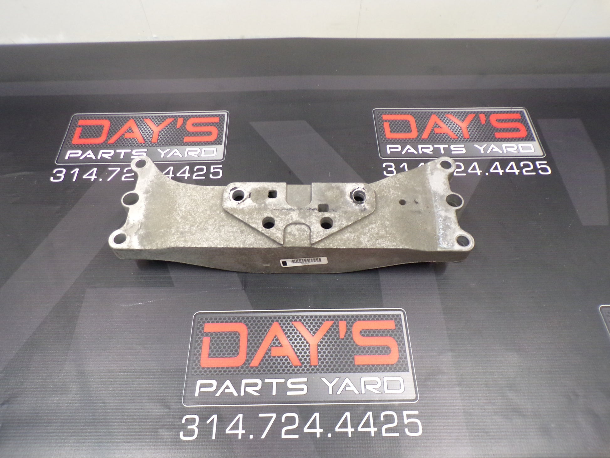 2010-2015 Chevy Camaro Automatic Cross Member 92200274 OEM - Day's Parts Yard