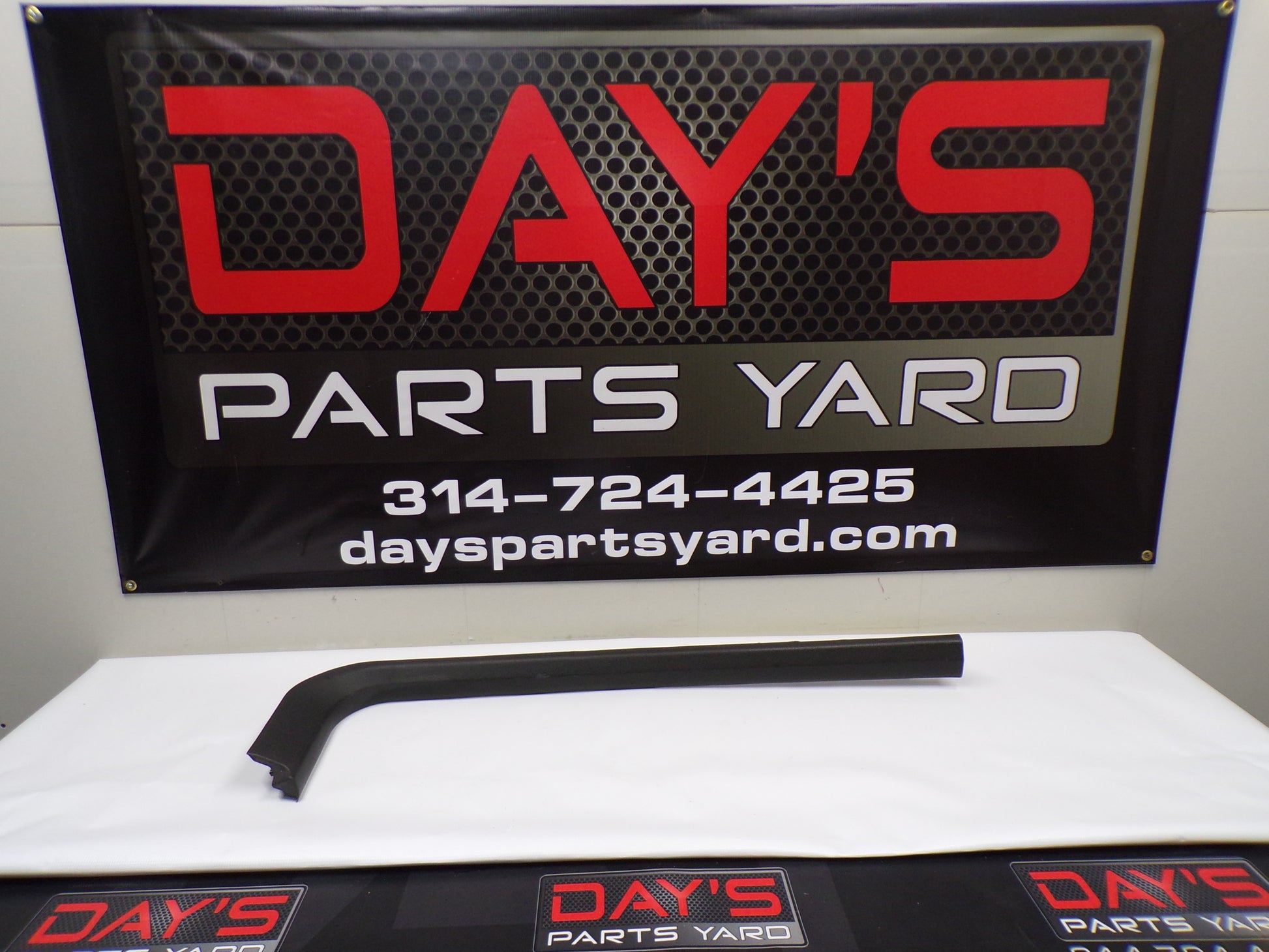 2009 Cadillac CTS-V Sill Carpet Retainer Trim Molding LHF 20840732 OEM - Day's Parts Yard