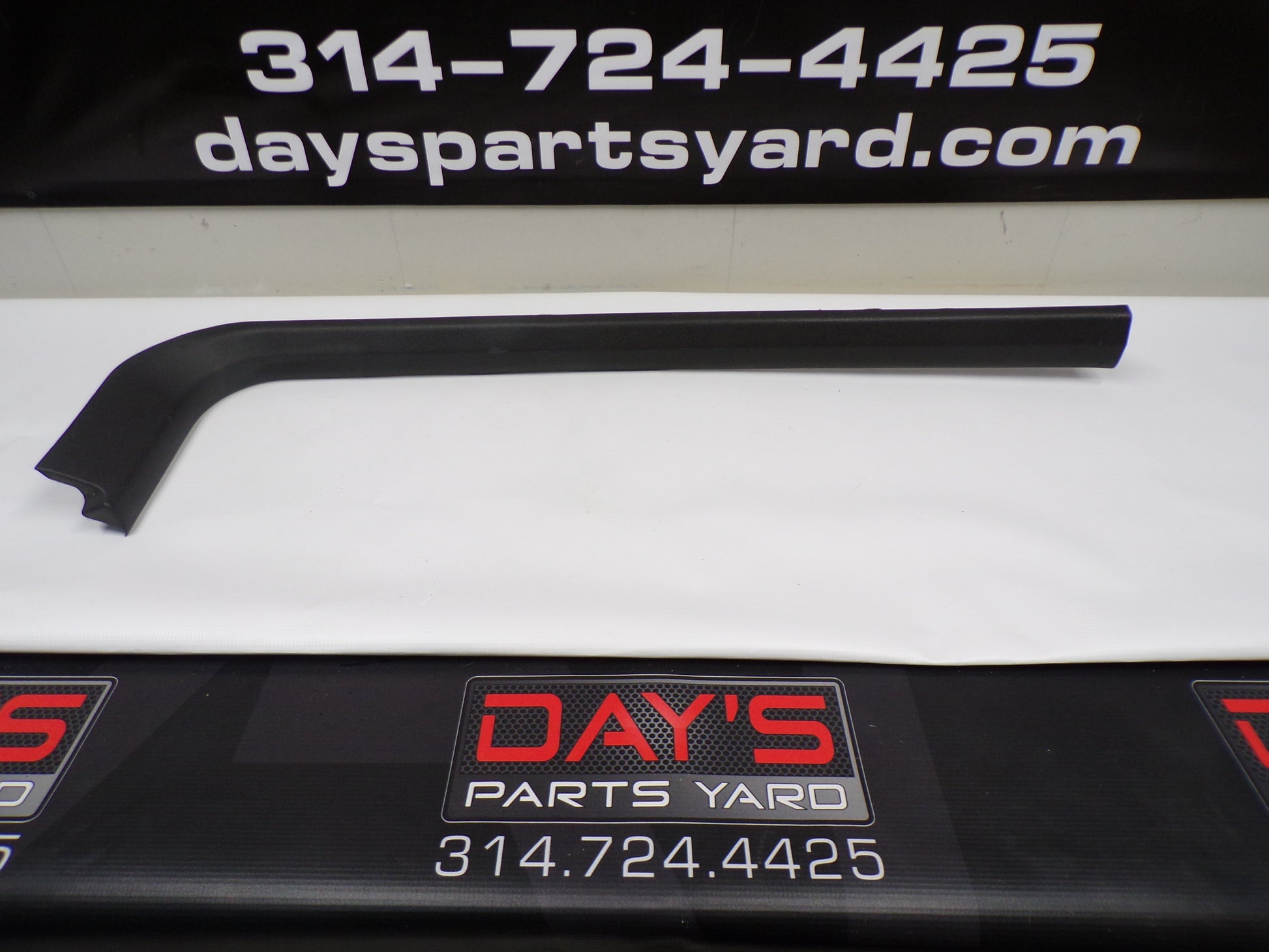 2009 Cadillac CTS-V Sill Carpet Retainer Trim Molding LHF 20840732 OEM - Day's Parts Yard