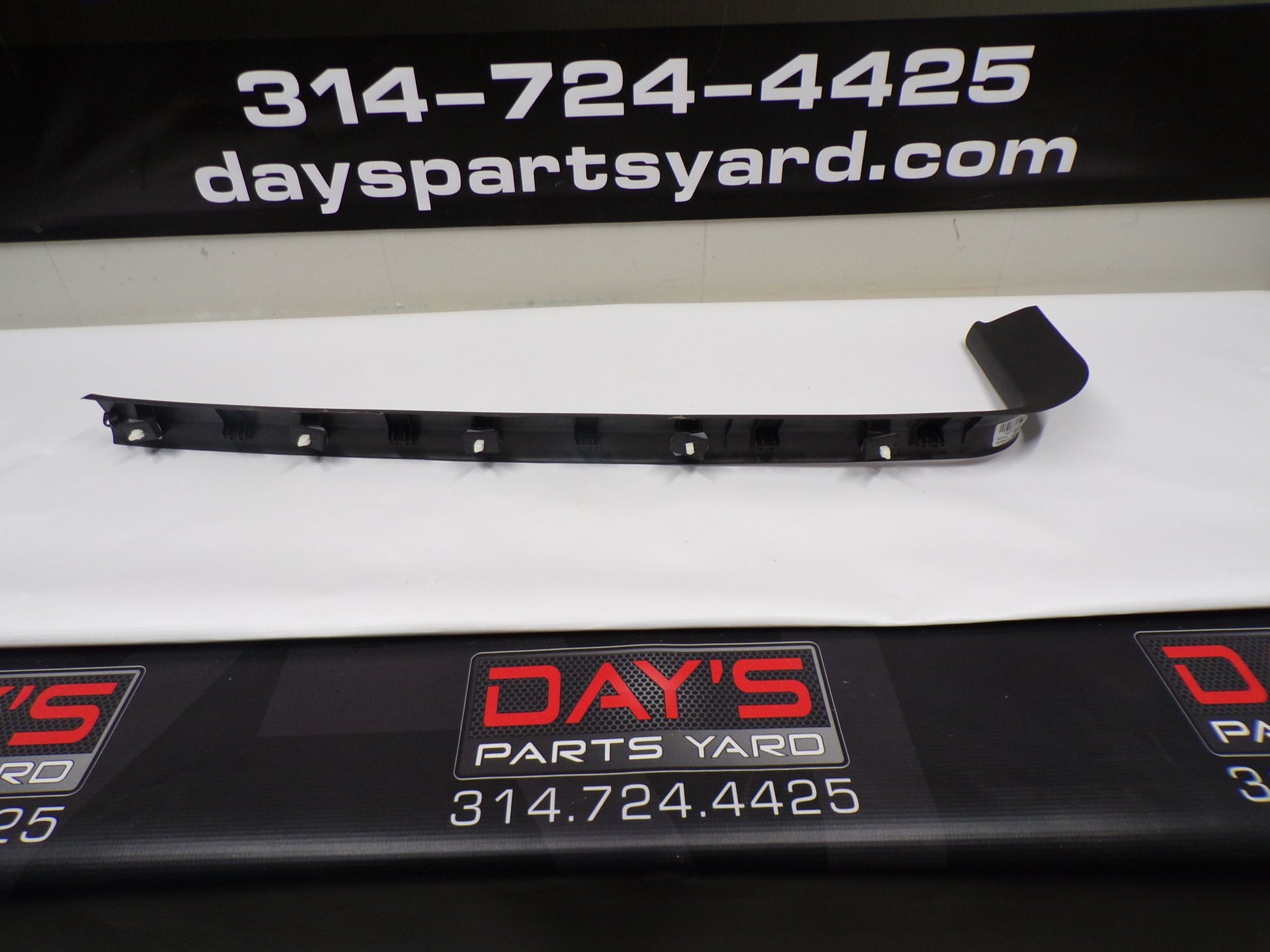 2009 Cadillac CTS-V Sill Carpet Retainer Trim Molding LHF 20840732 OEM - Day's Parts Yard