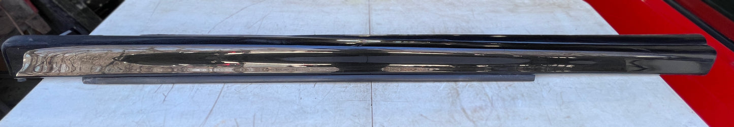 2006 Pontiac GTO Passenger RH Rocker Molding Trim Panel OEM - Day's Parts Yard