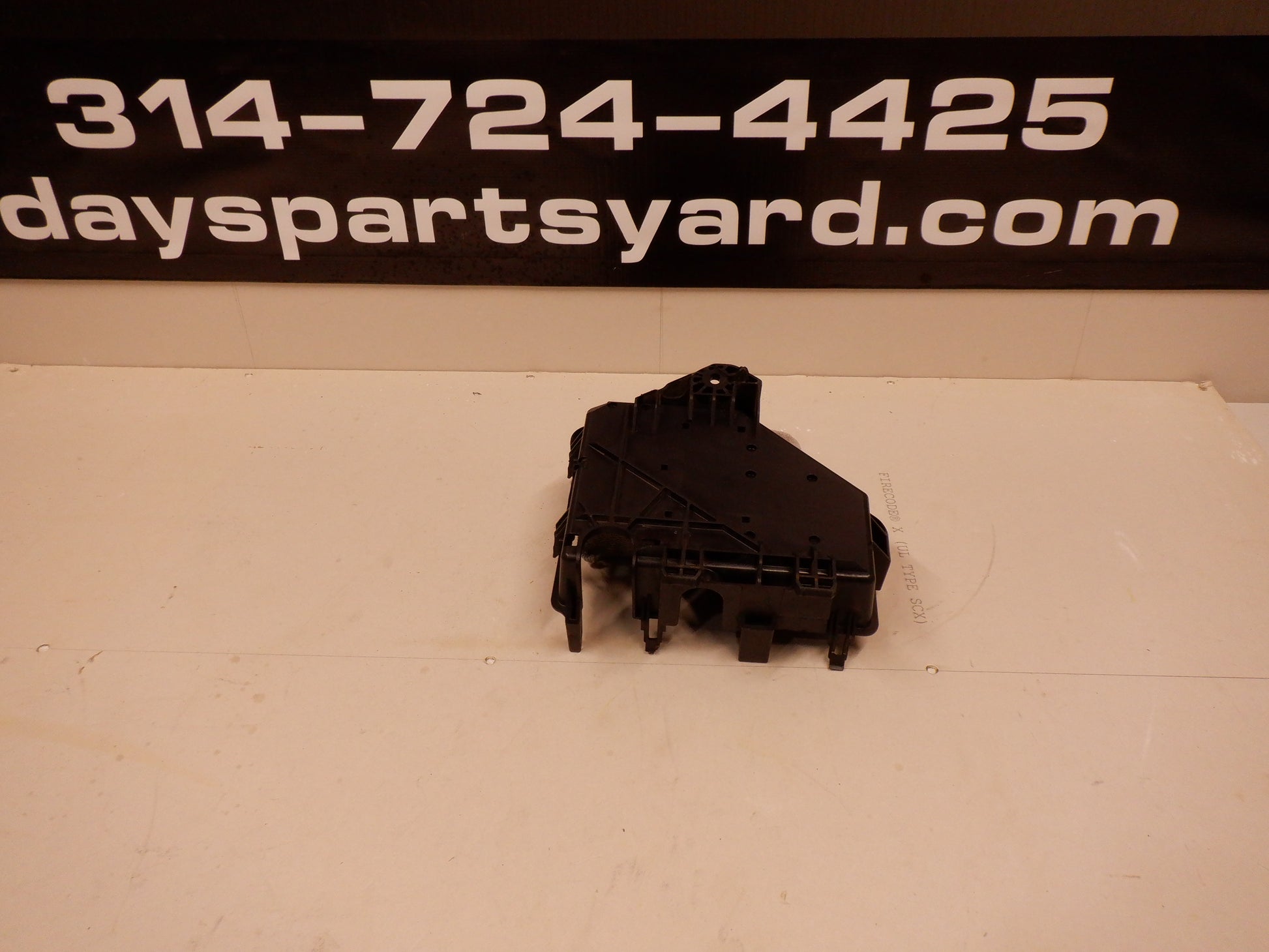 2010 Cadillac CTS-V Fuse Box Block Relay Unit Cover 6126458 OEM - Day's Parts Yard