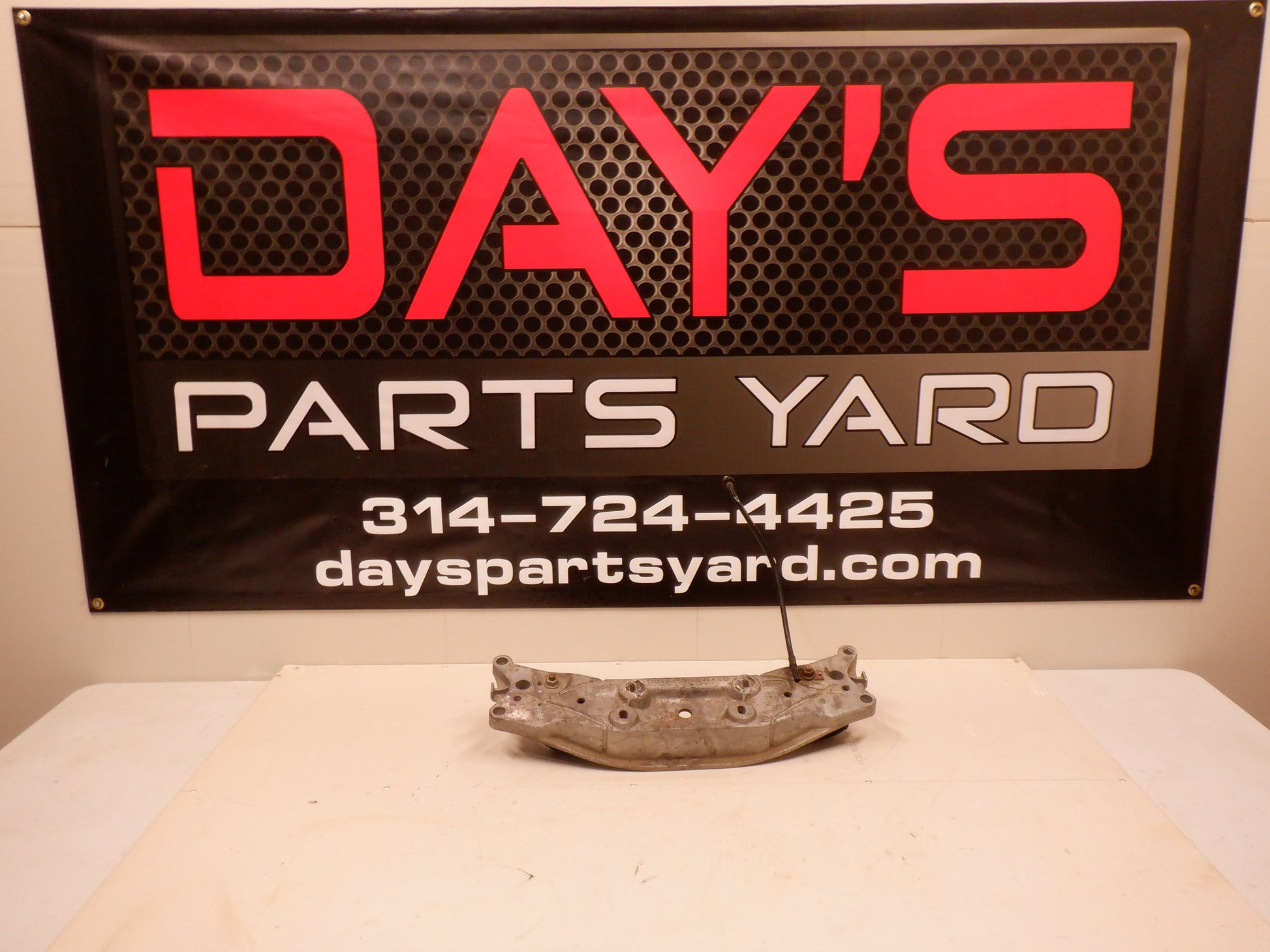 2008-2009 Pontiac G8 Cross Member Automatic Transmission 92185919 OEM.. - Day's Parts Yard