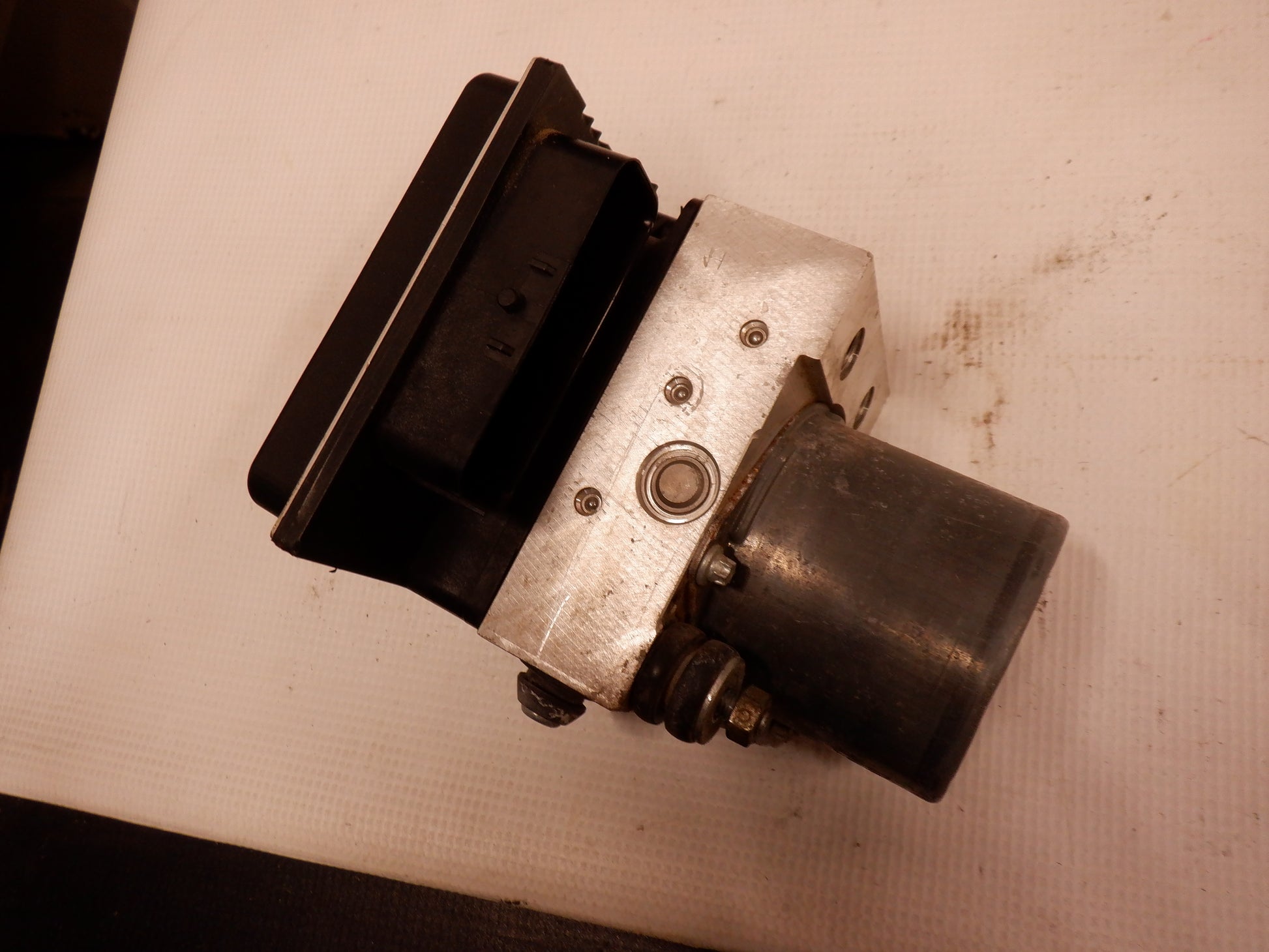 2015 Chevy Camaro AS Anti Lock Brake Pump 22888016 OEM - Day's Parts Yard