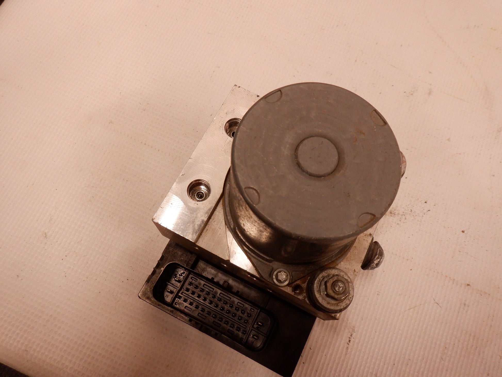 2015 Chevy Camaro AS Anti Lock Brake Pump 22888016 OEM - Day's Parts Yard