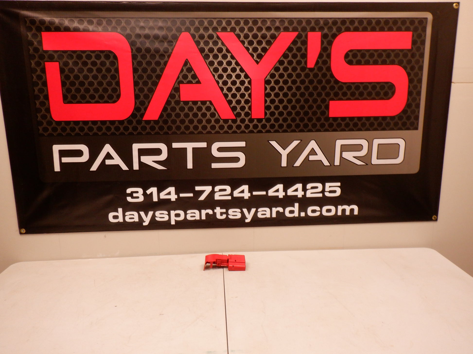 2010 Cadillac CTS-V Positive Terminal Cover OEM - Day's Parts Yard