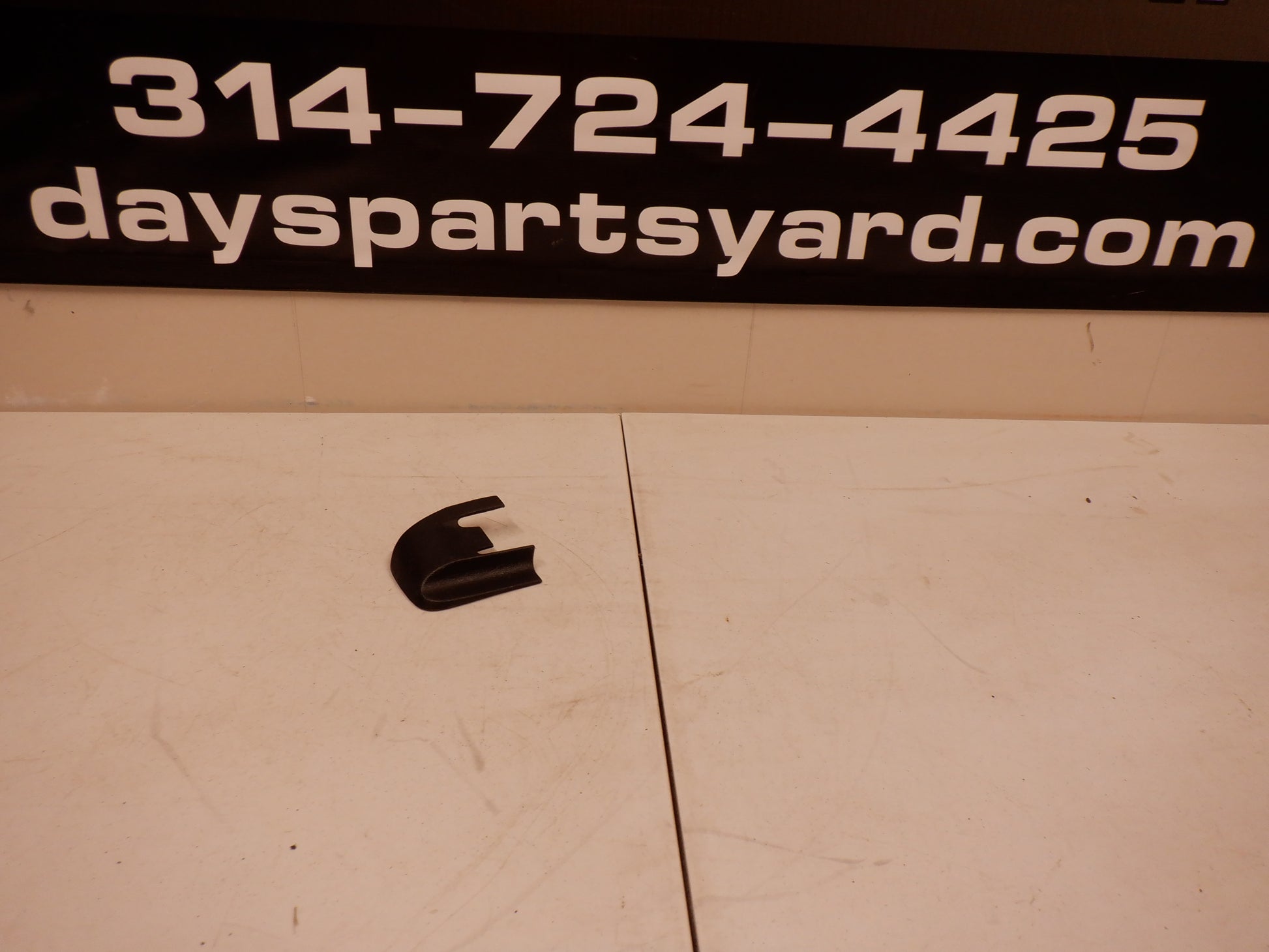 2004-2006 Pontiac GTO  Interior Inner Seat Track Bolt Cover LH 92087549 OEM.. - Day's Parts Yard