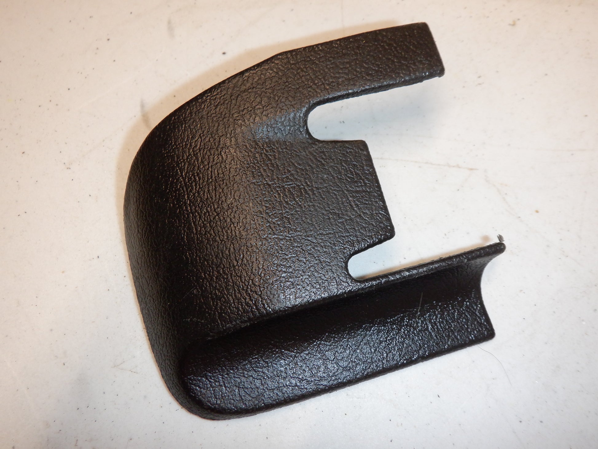 2004-2006 Pontiac GTO  Interior Inner Seat Track Bolt Cover LH 92087549 OEM.. - Day's Parts Yard
