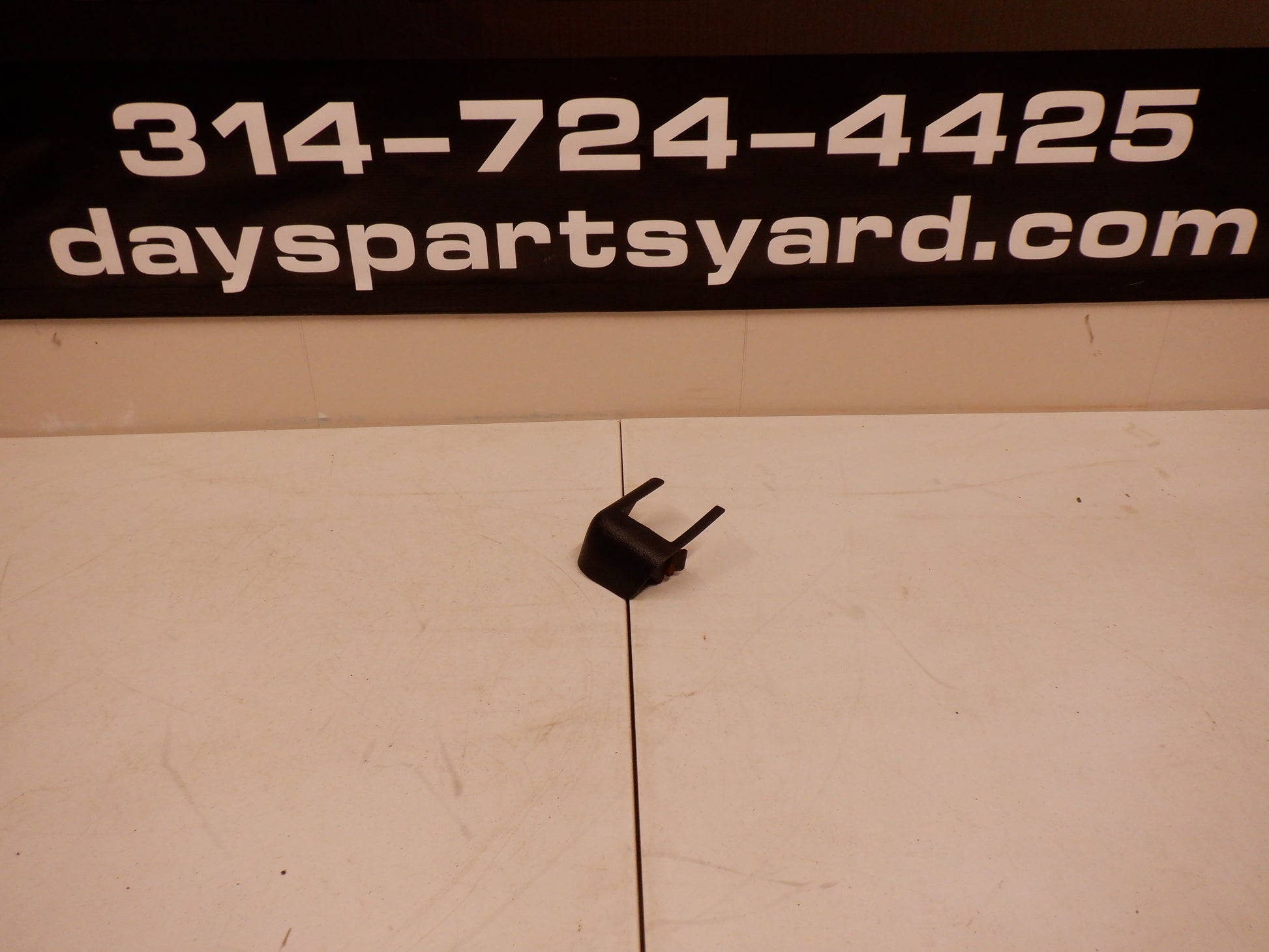 2005-2006 Pontiac GTO  LH Driver Seat Track Bolt Cover Trim 92209268 OEM - Day's Parts Yard