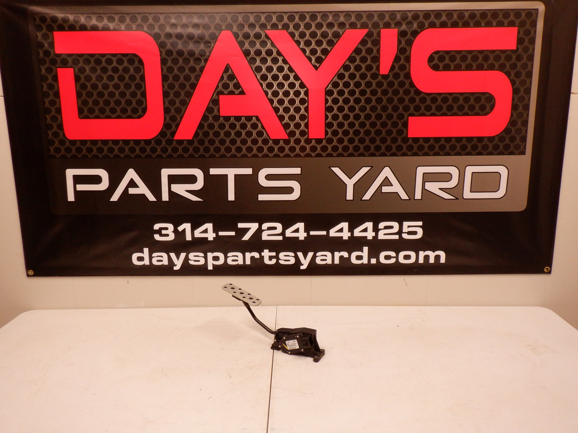 2005 Pontiac GTO Accelerator Gas Pedal 92183453 OEM - Day's Parts Yard