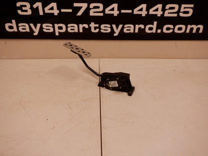 2005 Pontiac GTO Accelerator Gas Pedal 92183453 OEM - Day's Parts Yard