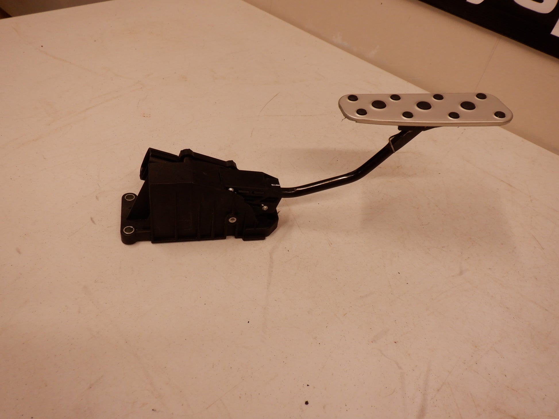 2005 Pontiac GTO Accelerator Gas Pedal 92183453 OEM - Day's Parts Yard