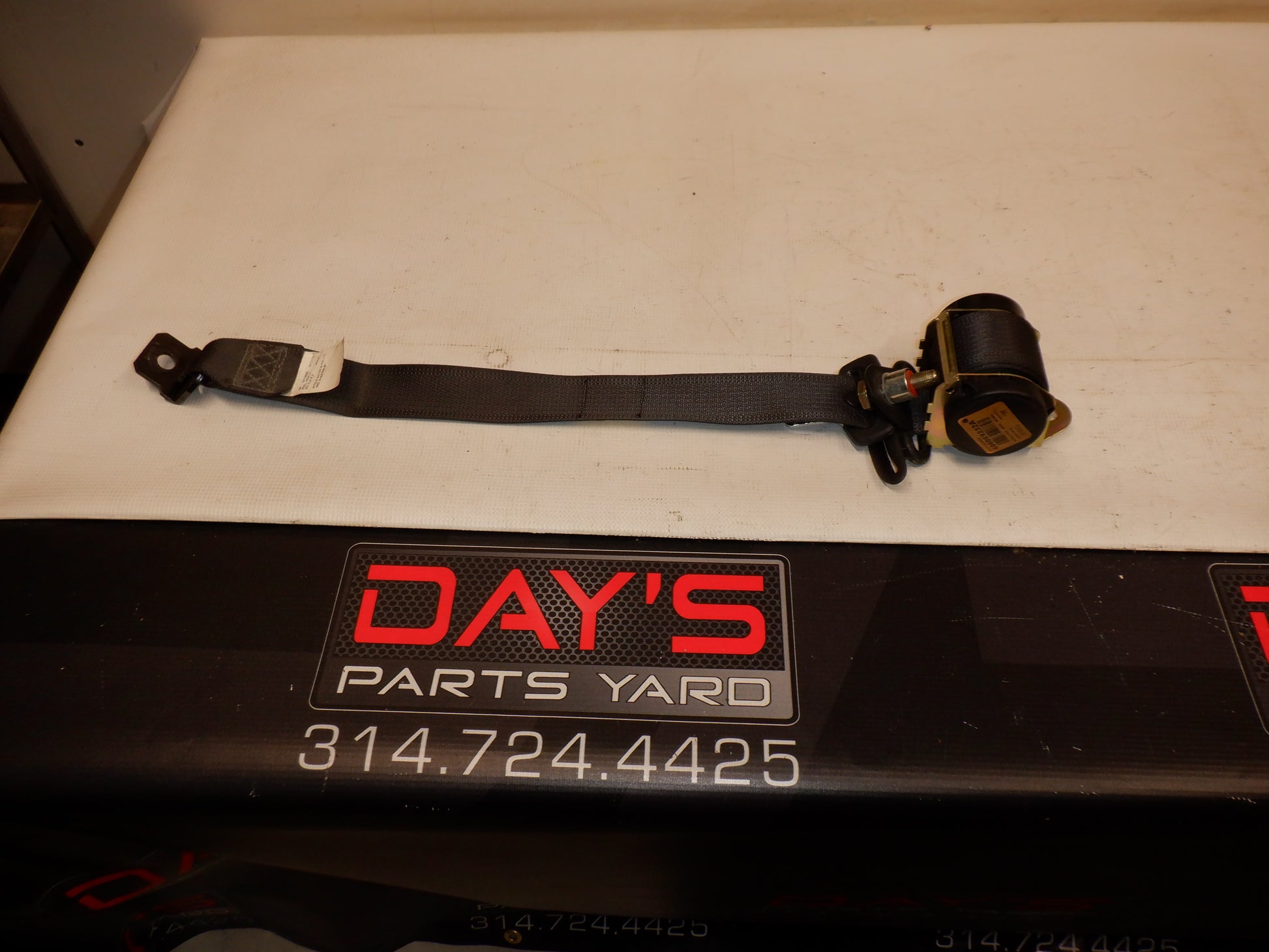 2005 Pontiac GTO LH Rear Seat Belt Retractor 92158685 OEM - Day's Parts Yard