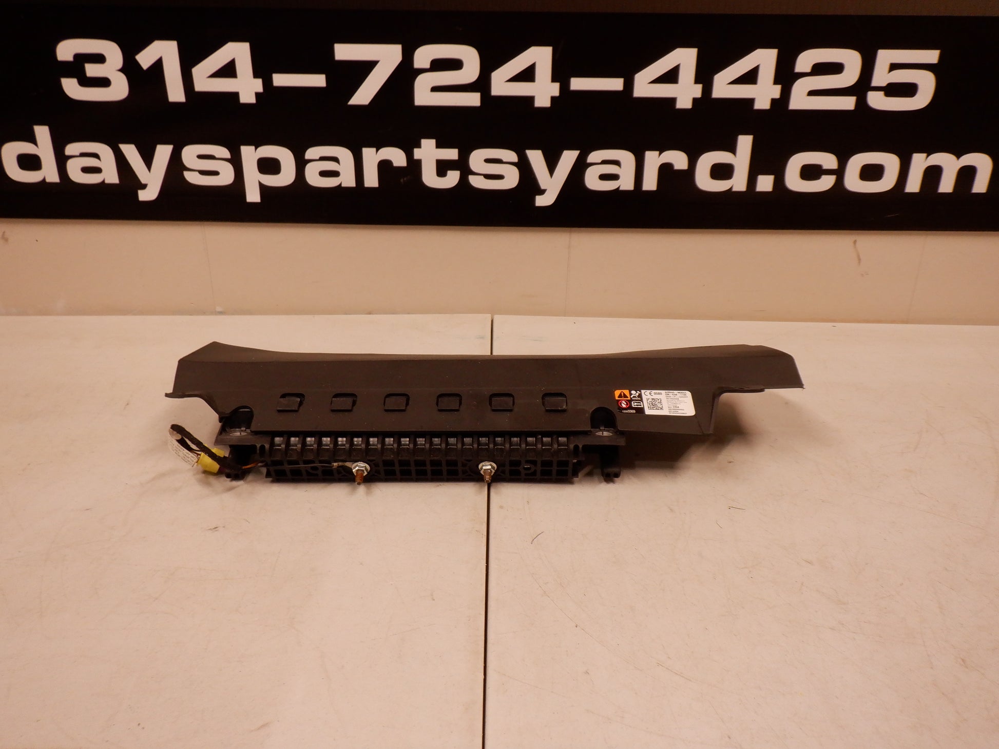 2014-2017 Chevy SS RH Side Knee Dash Bag 92272258 OEM - Day's Parts Yard