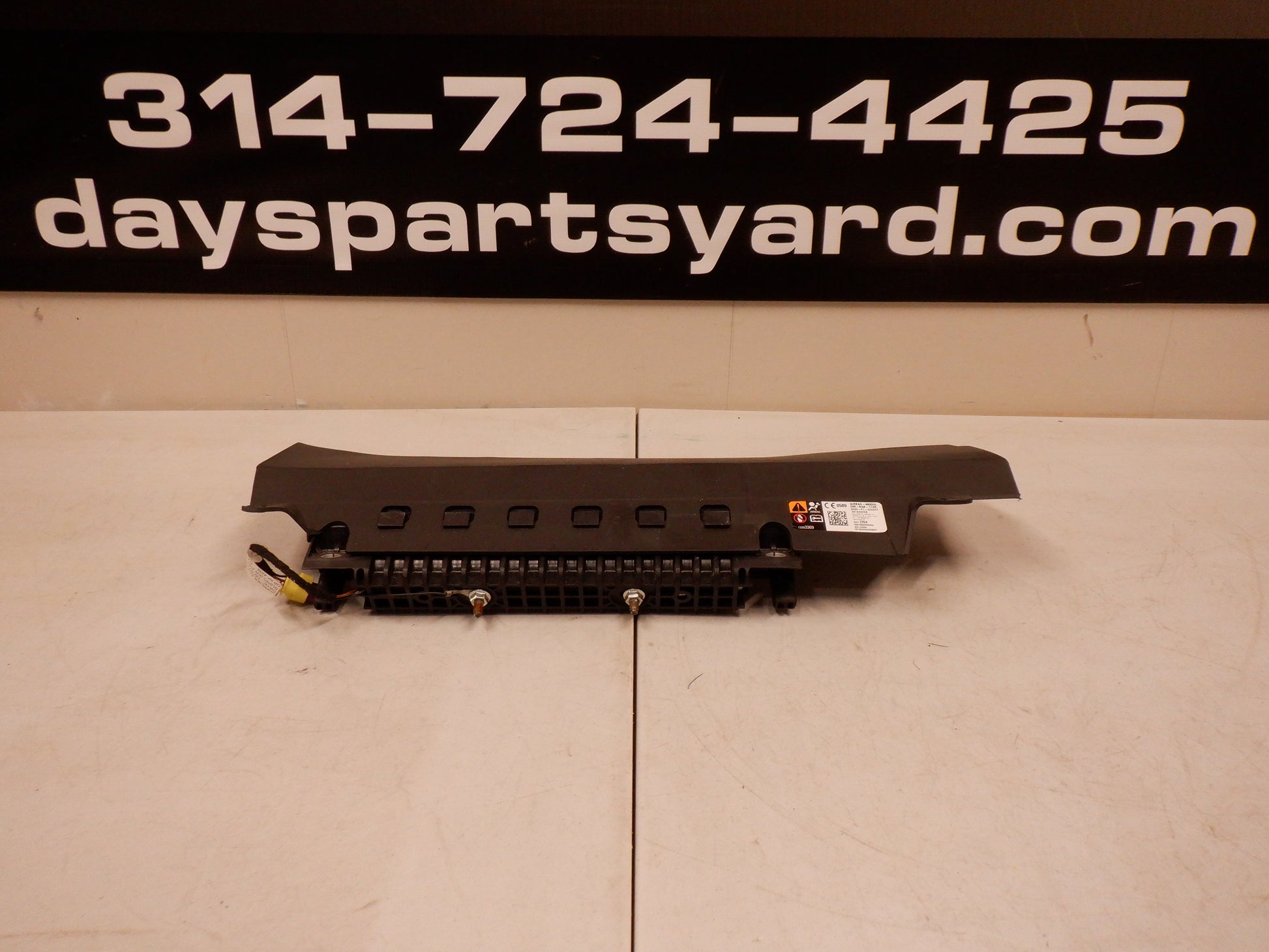 2014-2017 Chevy SS RH Side Knee Dash Bag 92272258 OEM - Day's Parts Yard
