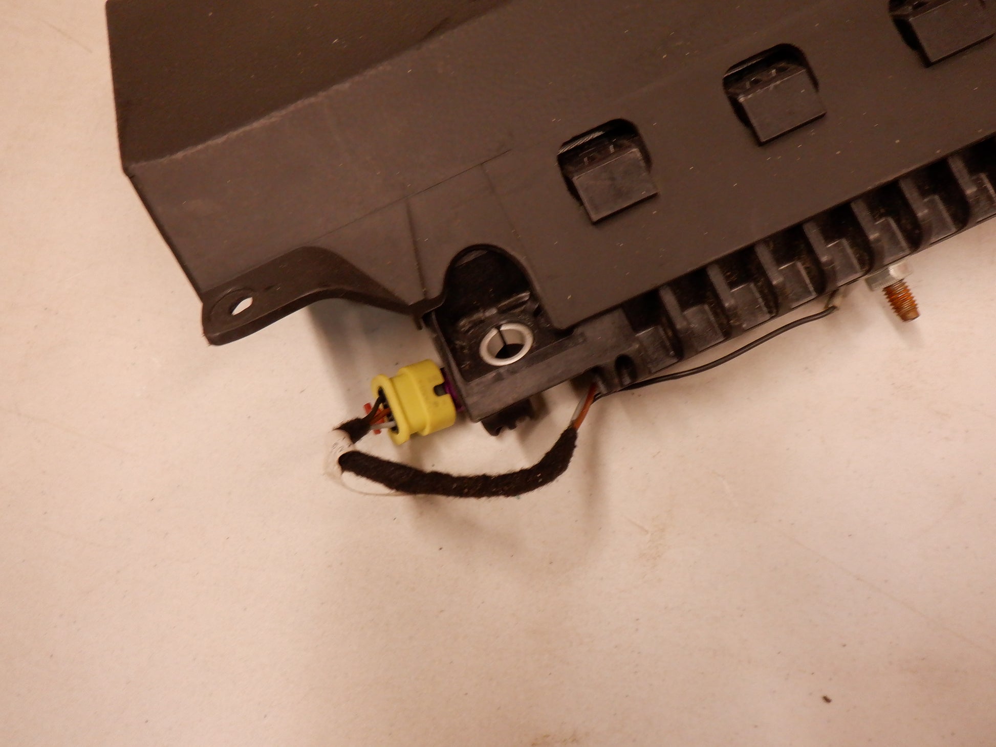 2014-2017 Chevy SS RH Side Knee Dash Bag 92272258 OEM - Day's Parts Yard