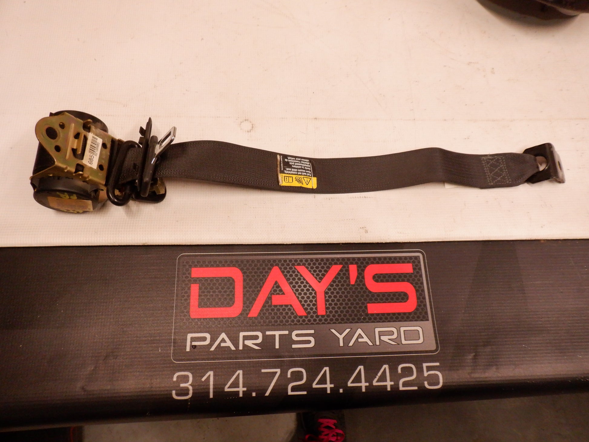 2005 Pontiac GTO RH Rear Seat Belt Retractor 92158685 OEM - Day's Parts Yard