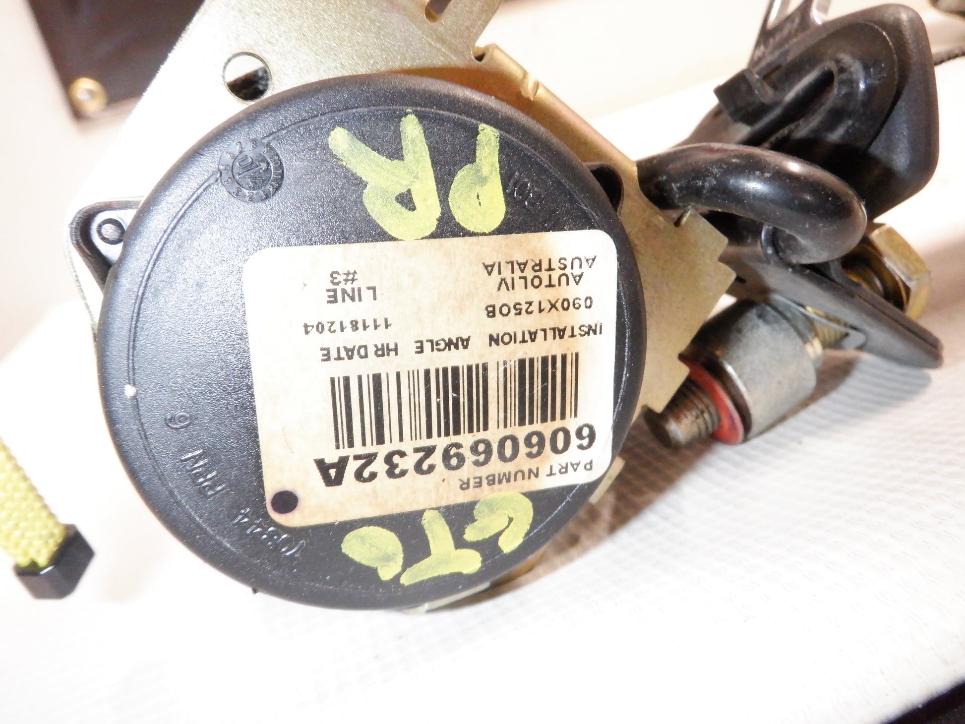 2005 Pontiac GTO RH Rear Seat Belt Retractor 92158685 OEM - Day's Parts Yard