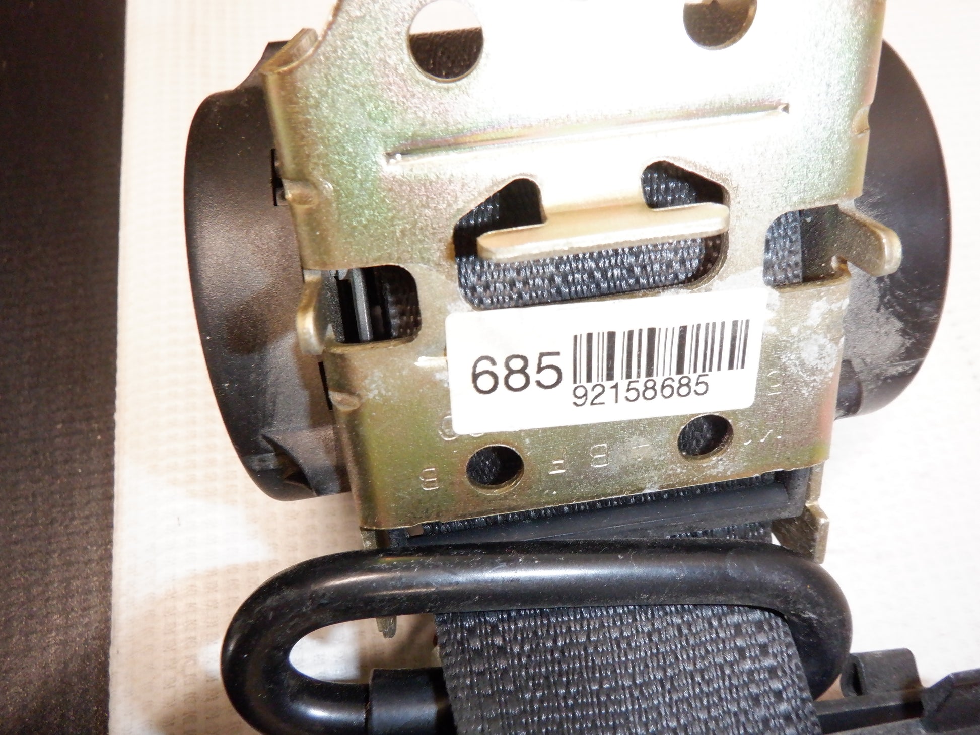 2005 Pontiac GTO RH Rear Seat Belt Retractor 92158685 OEM - Day's Parts Yard