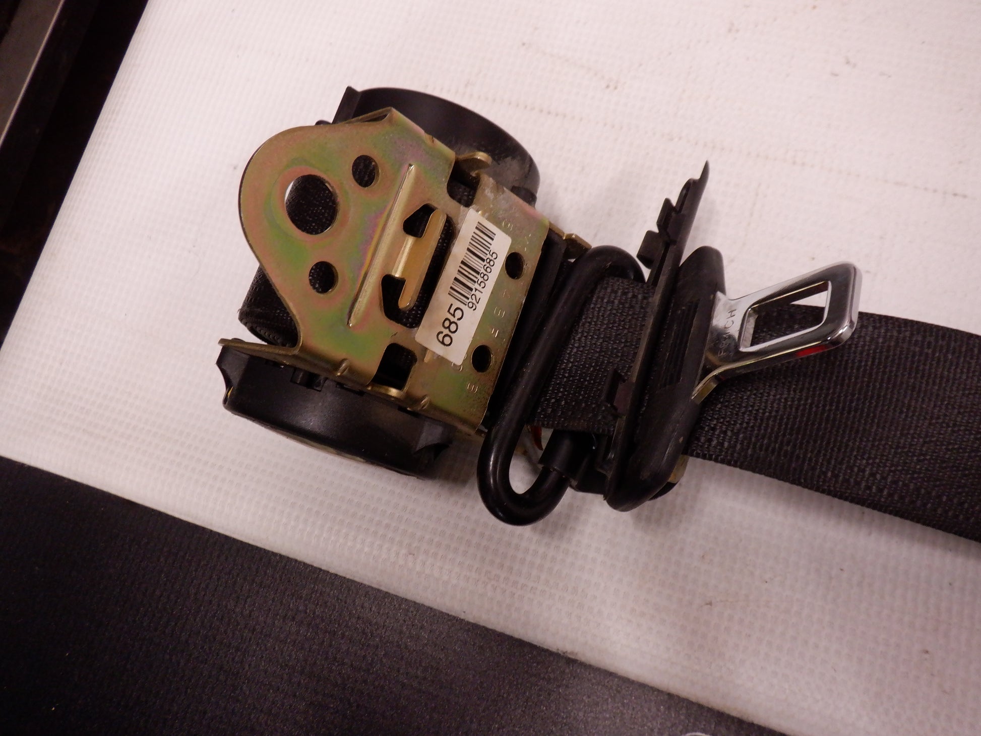 2005 Pontiac GTO RH Rear Seat Belt Retractor 92158685 OEM - Day's Parts Yard