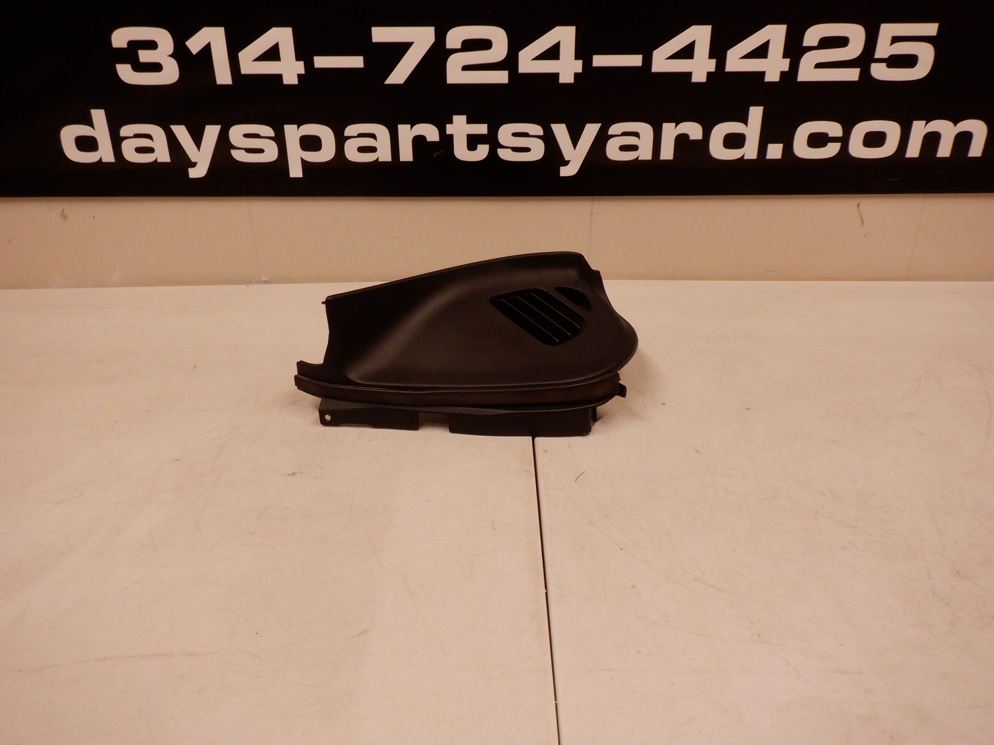 2004-2006 Pontiac GTO LH Driver Dash End Trim PP670 OEM - Day's Parts Yard