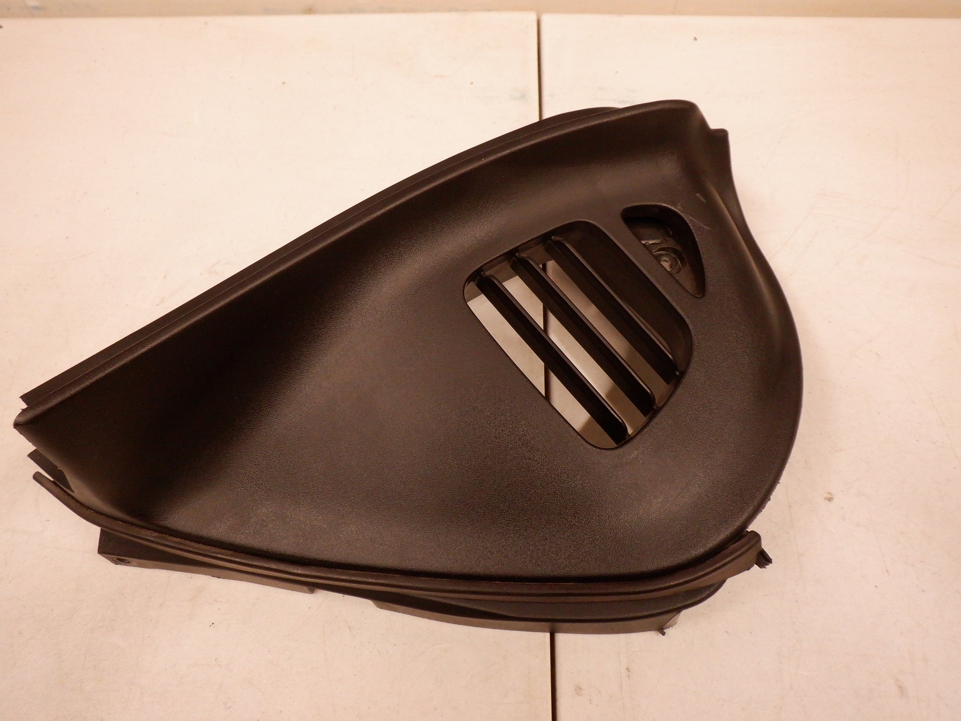 2004-2006 Pontiac GTO LH Driver Dash End Trim PP670 OEM - Day's Parts Yard