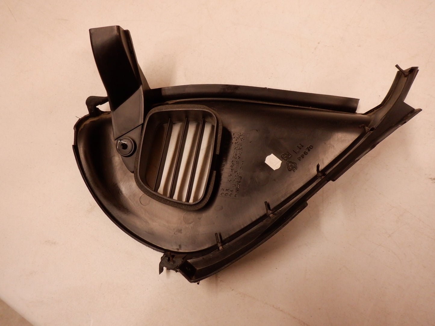 2004-2006 Pontiac GTO LH Driver Dash End Trim PP670 OEM - Day's Parts Yard
