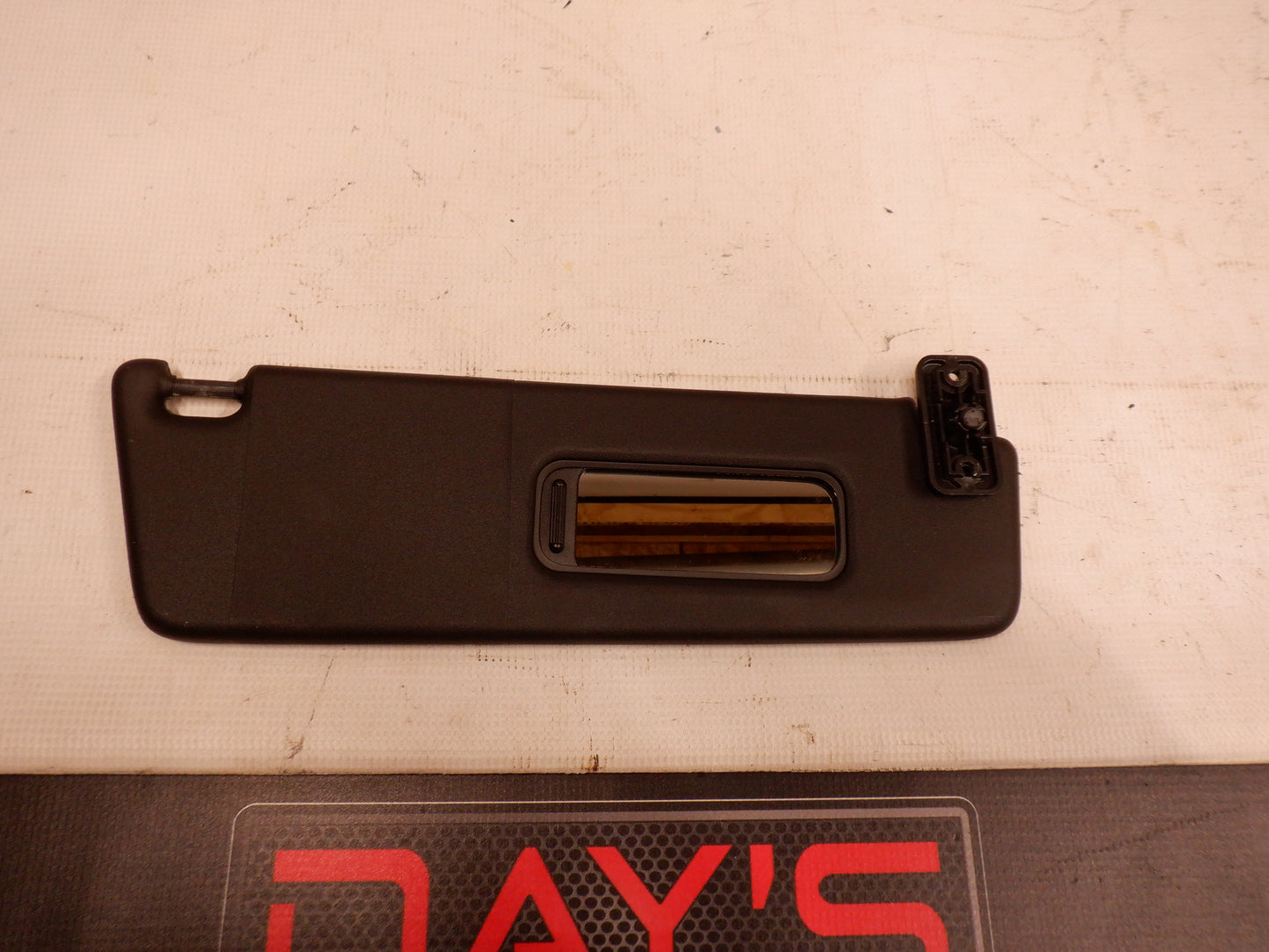 2011 Chevy Camaro RH Sun Visor Sunvisor  24409340 OEM - Day's Parts Yard
