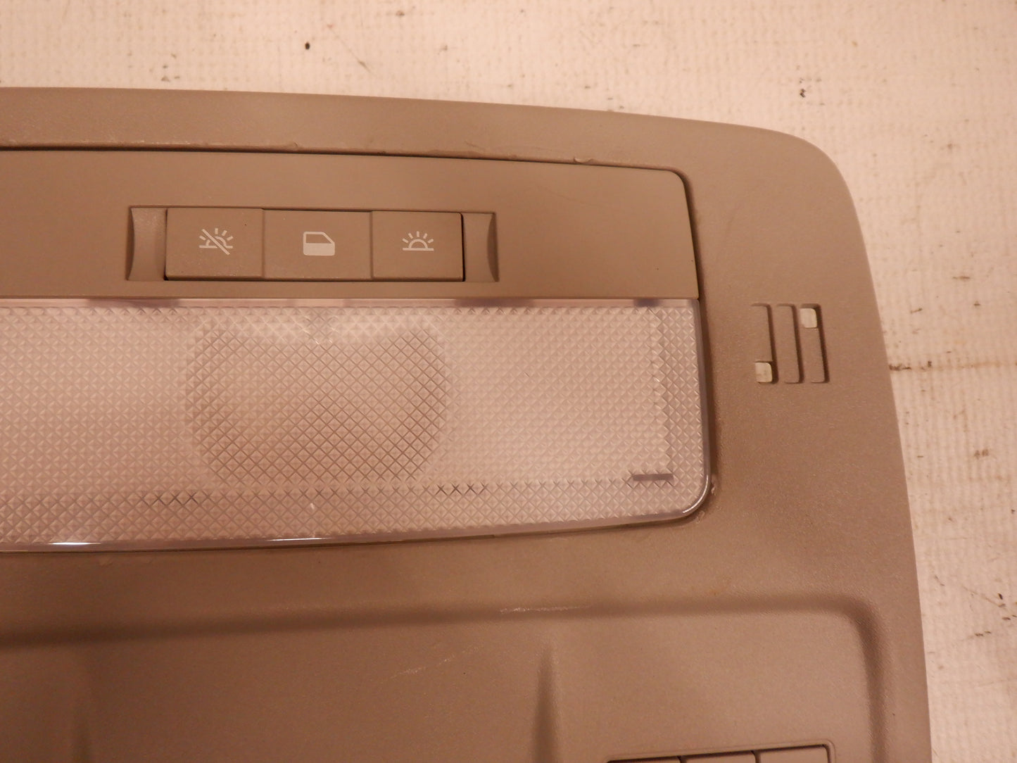 2011 Chevy Camaro SS Overhead Console Light 92235697 OEM - Day's Parts Yard