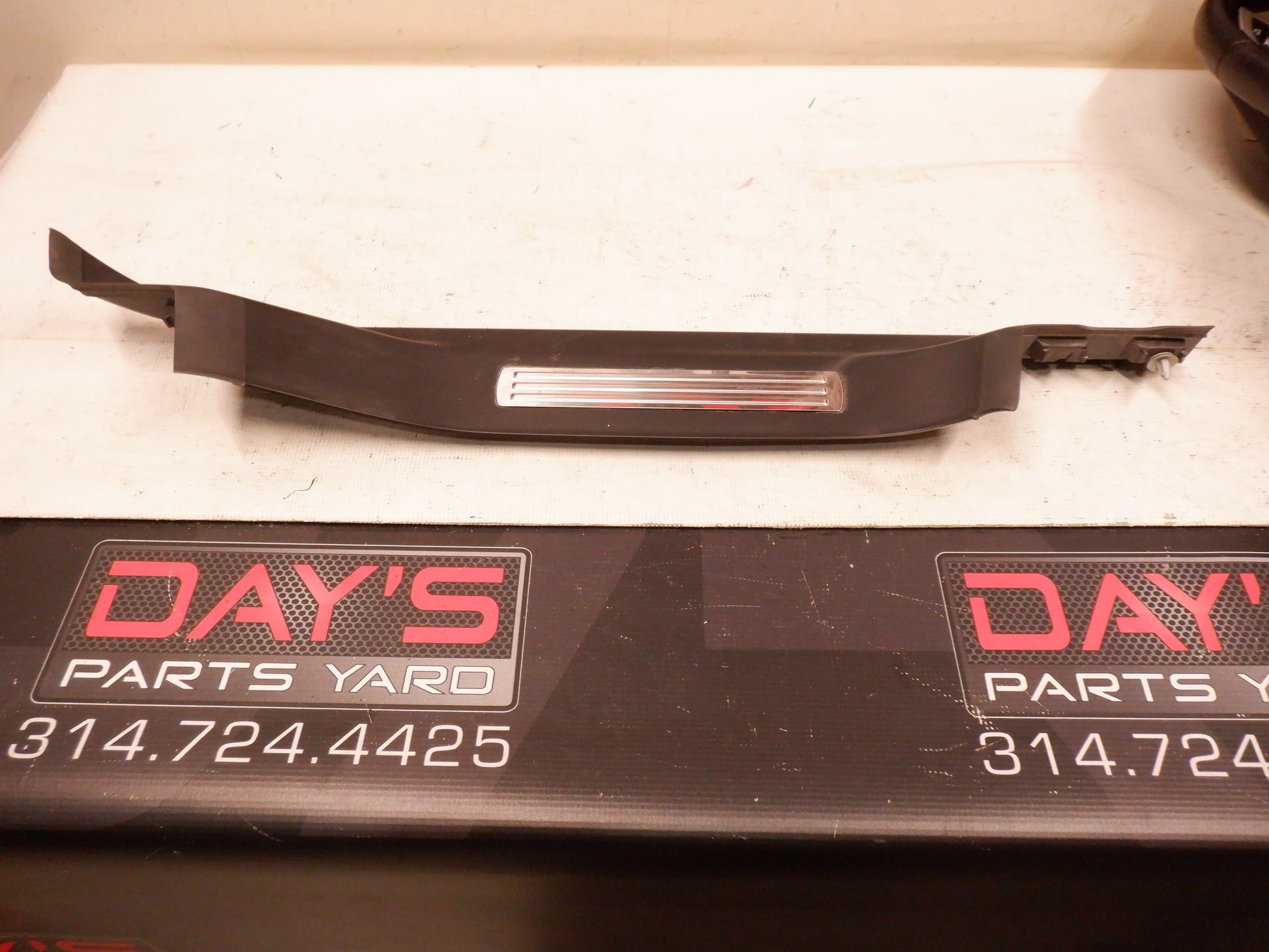 2009 Pontiac G8 GT LH Driver Rear Driver Sill Kick Plate 9262085 OEM - Day's Parts Yard