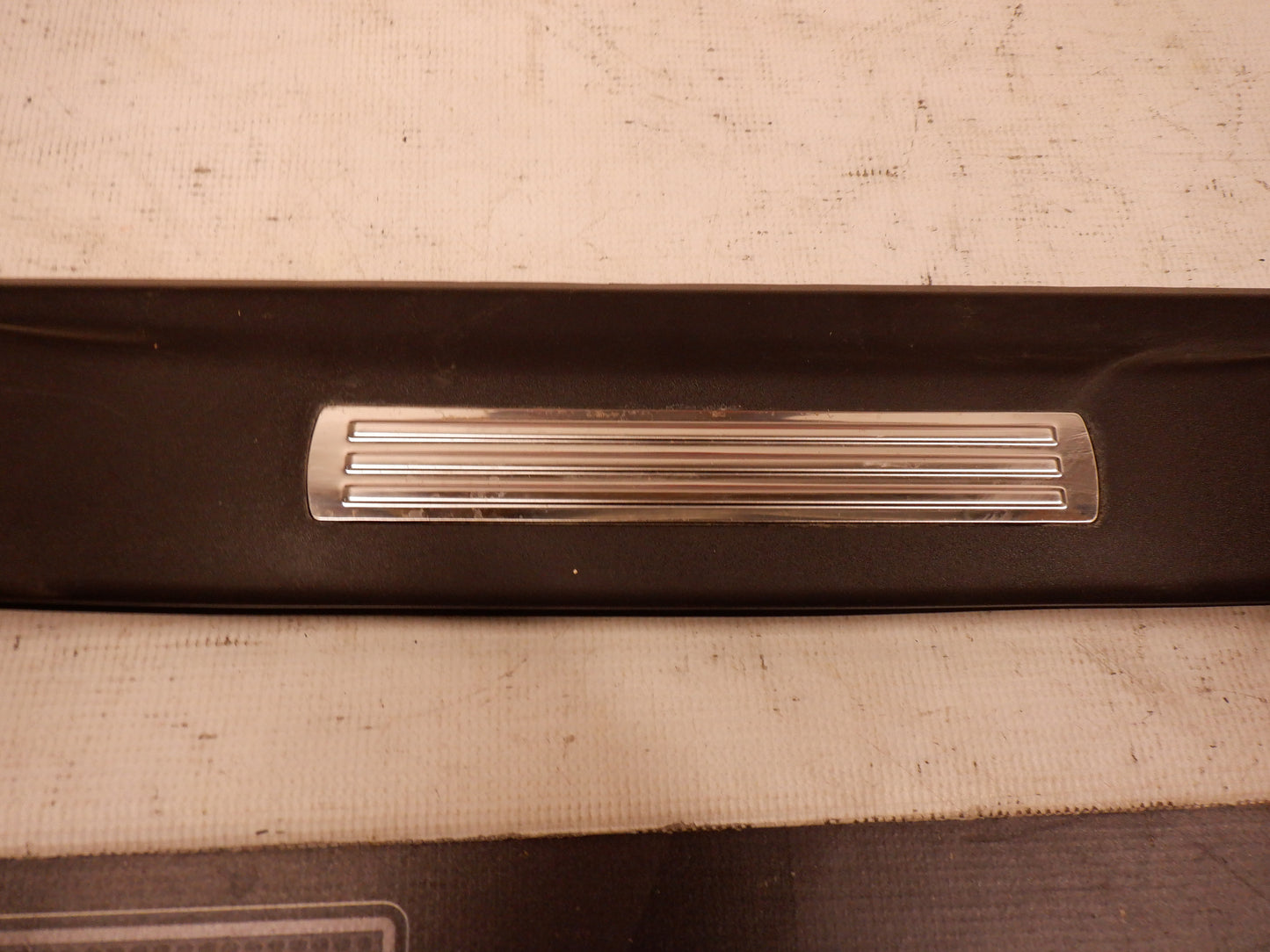 2009 Pontiac G8 GT LH Driver Rear Driver Sill Kick Plate 9262085 OEM - Day's Parts Yard