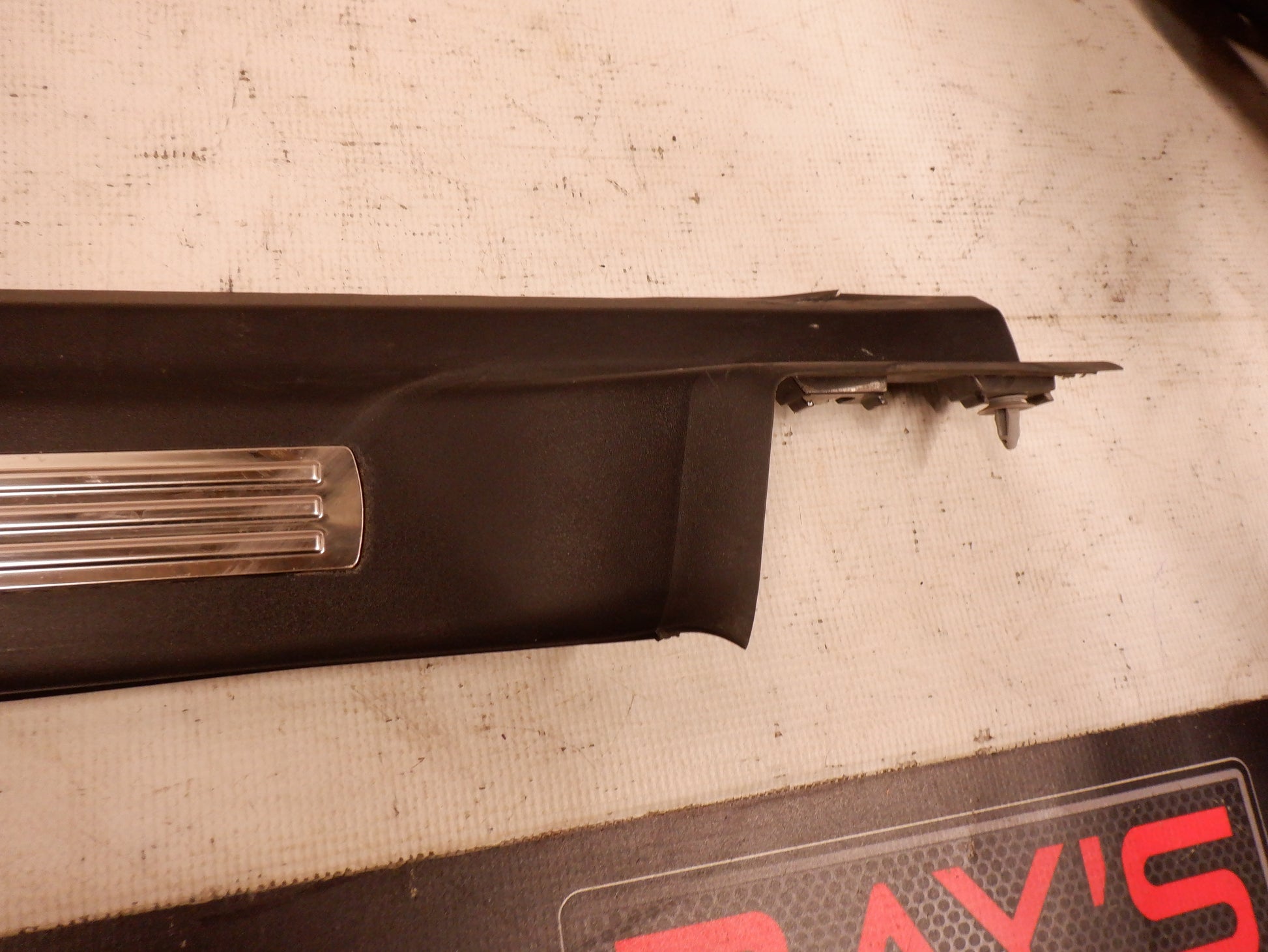 2009 Pontiac G8 GT LH Driver Rear Driver Sill Kick Plate 9262085 OEM - Day's Parts Yard