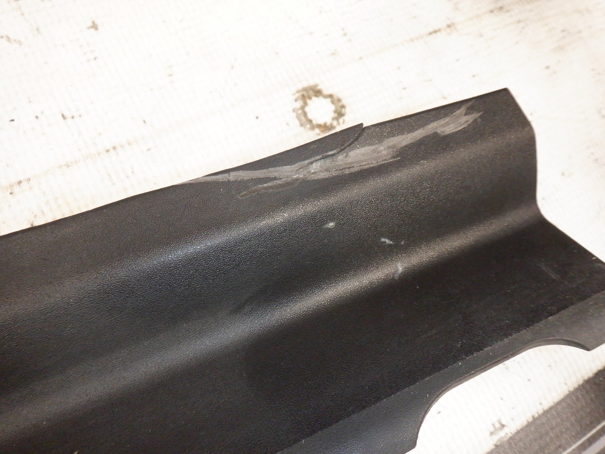 2009 Pontiac G8 GT LH Driver Rear Driver Sill Kick Plate 9262085 OEM - Day's Parts Yard