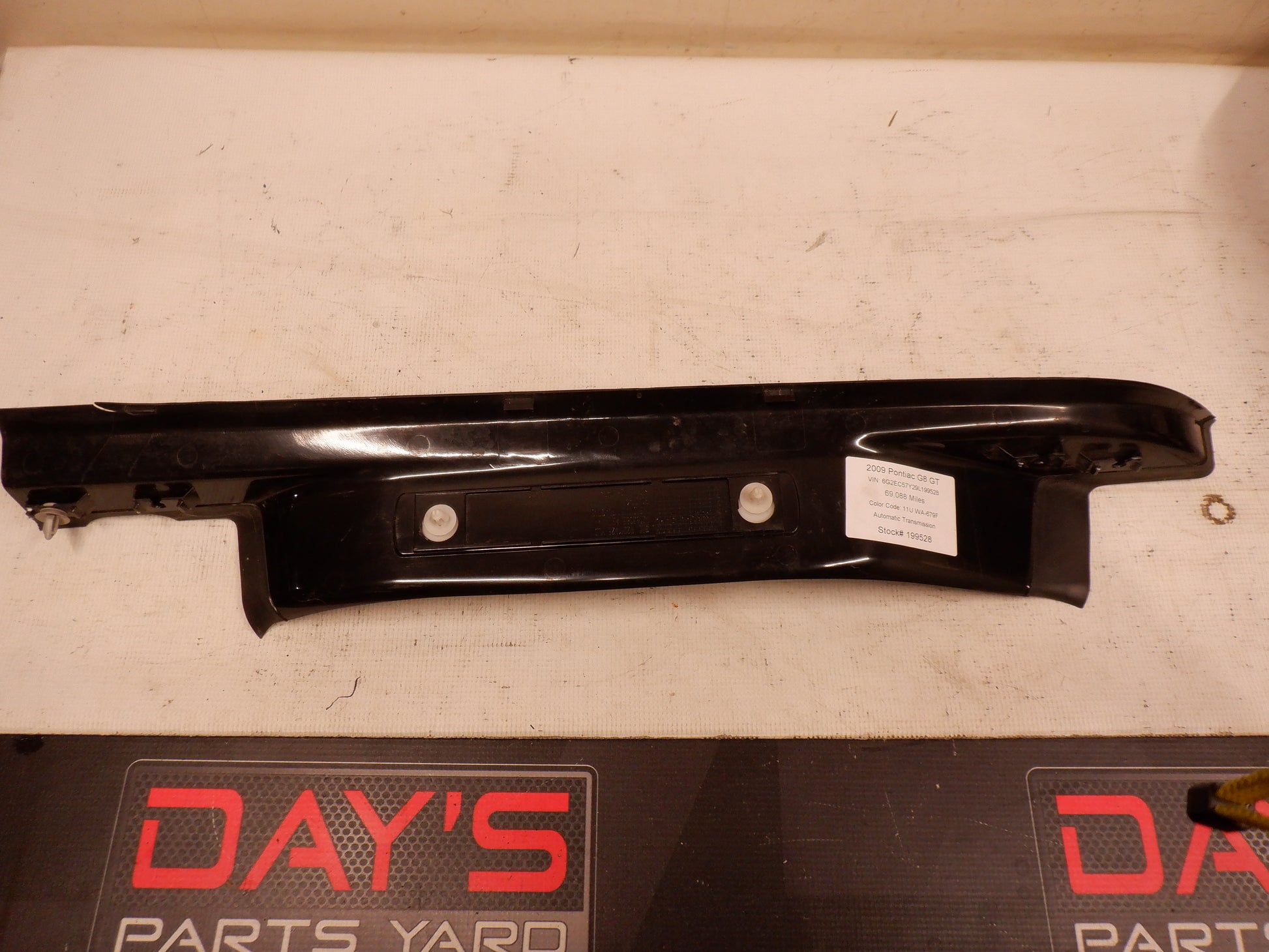 2009 Pontiac G8 GT LH Driver Rear Driver Sill Kick Plate 9262085 OEM - Day's Parts Yard