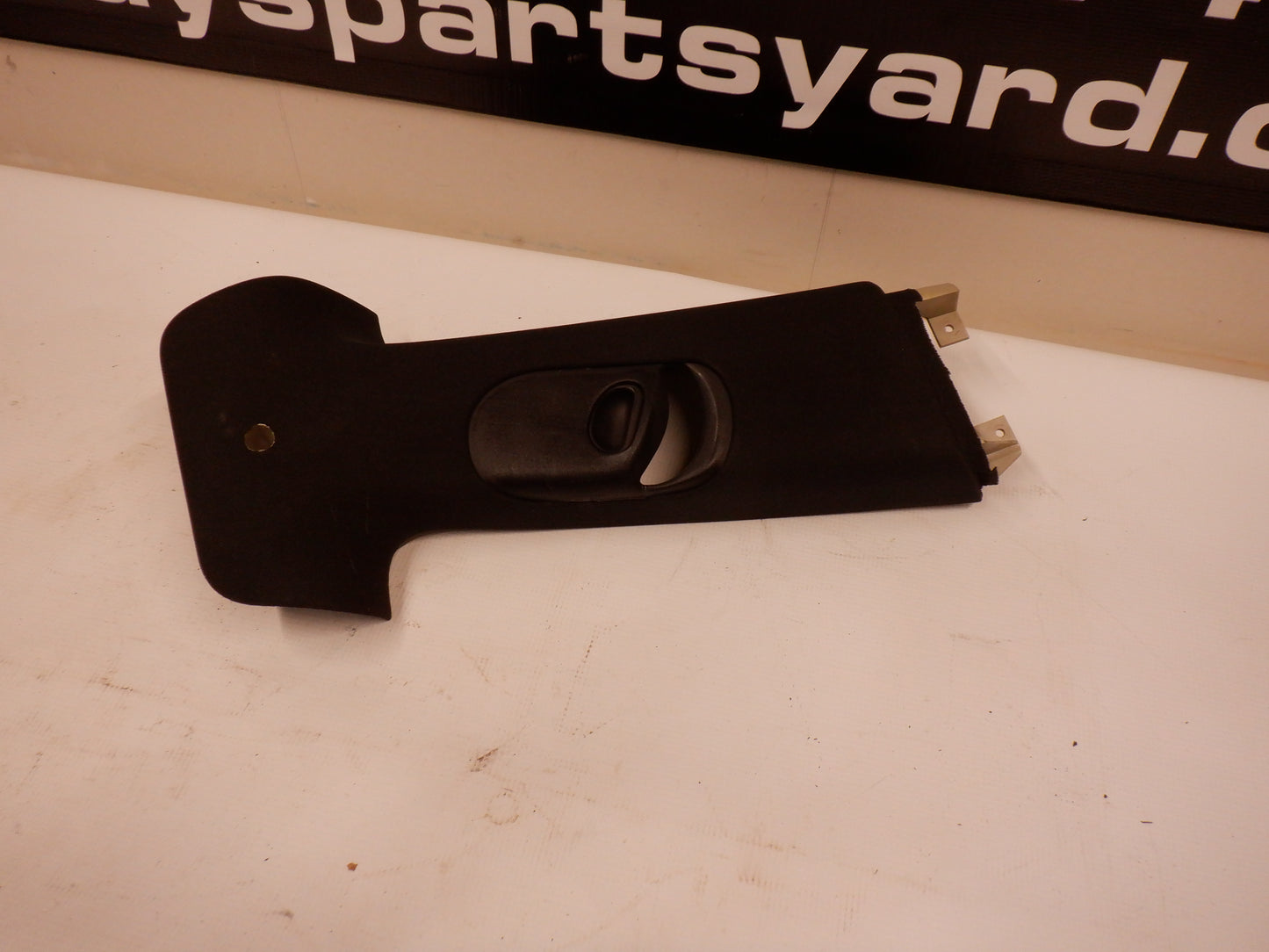 2004-2006 Pontiac GTO RH Interior B Pillar Seat belt Trim 92155410 OEM - Day's Parts Yard