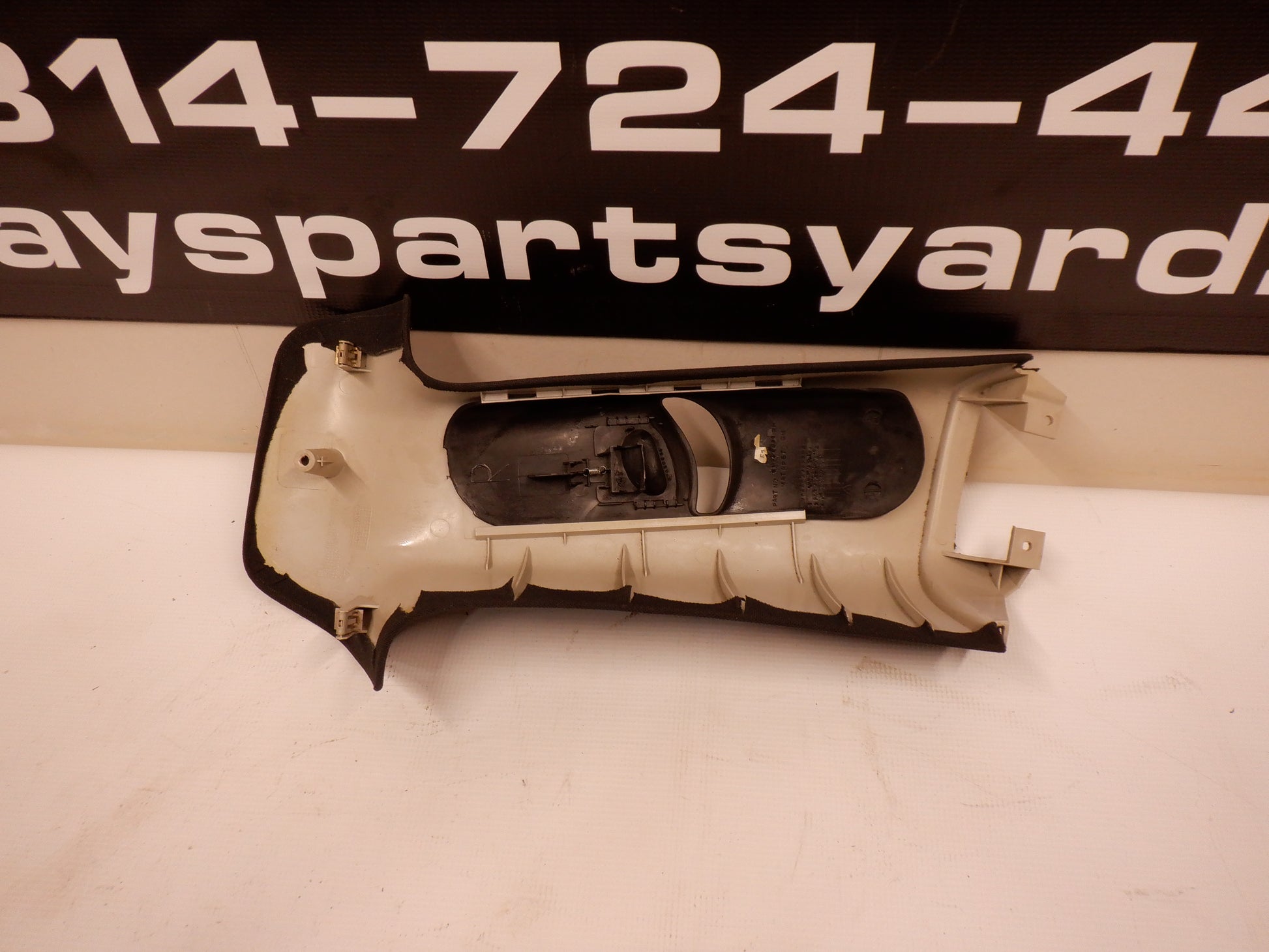 2004-2006 Pontiac GTO RH Interior B Pillar Seat belt Trim 92155410 OEM - Day's Parts Yard