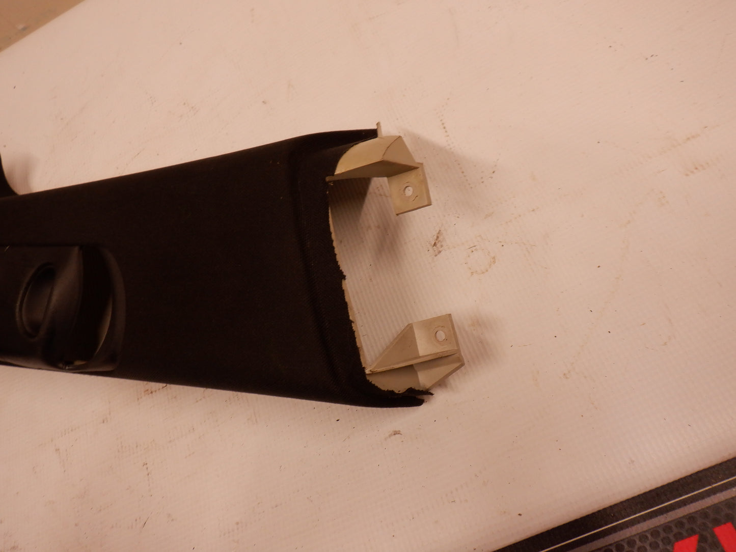 2004-2006 Pontiac GTO RH Interior B Pillar Seat belt Trim 92155410 OEM - Day's Parts Yard