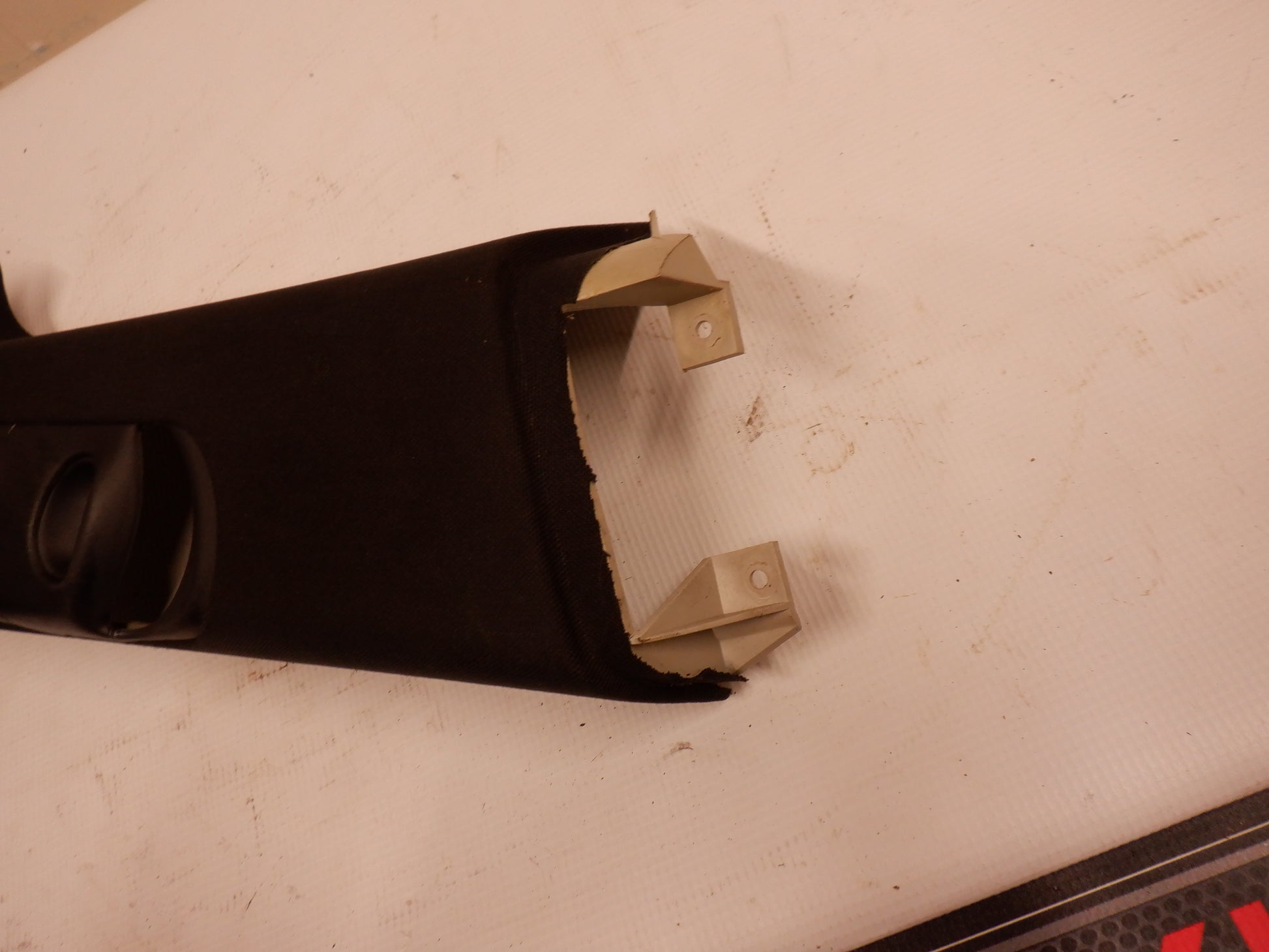 2004-2006 Pontiac GTO RH Interior B Pillar Seat belt Trim 92155410 OEM - Day's Parts Yard