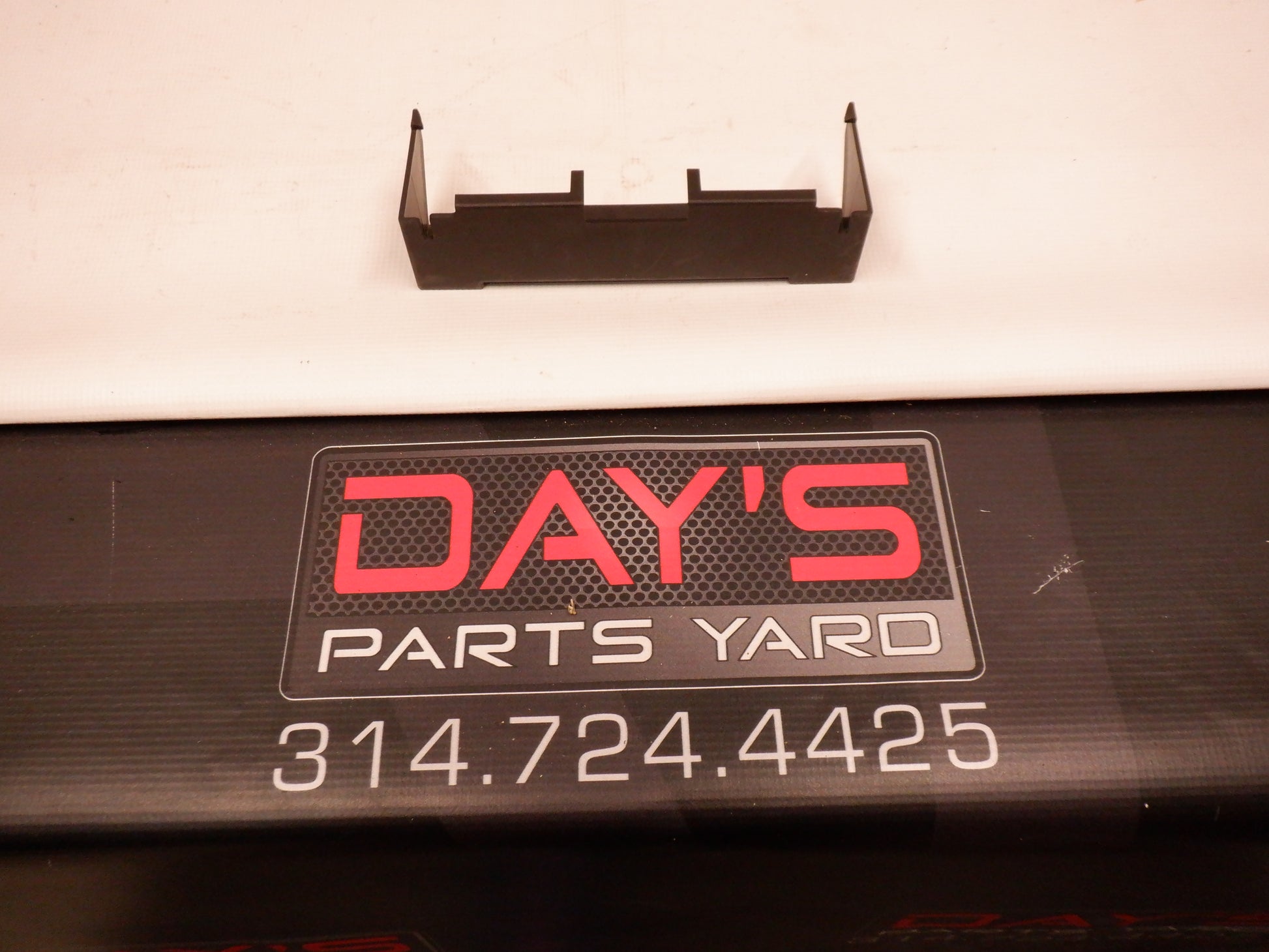 2008-2009 Pontiac G8 Communication Bracket piece 92218839 OEM - Day's Parts Yard